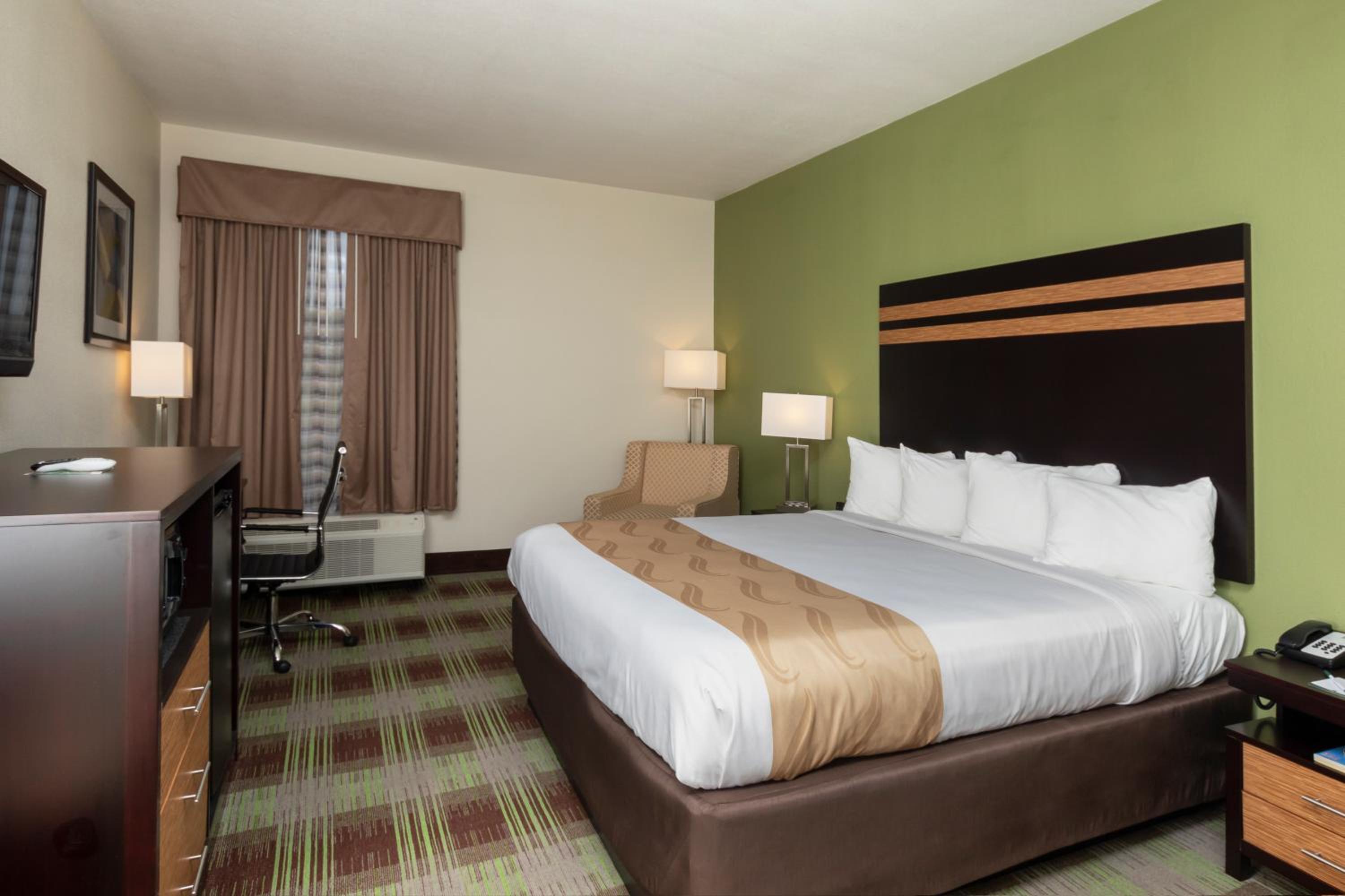 King Room - Non Smoking - Photo 2