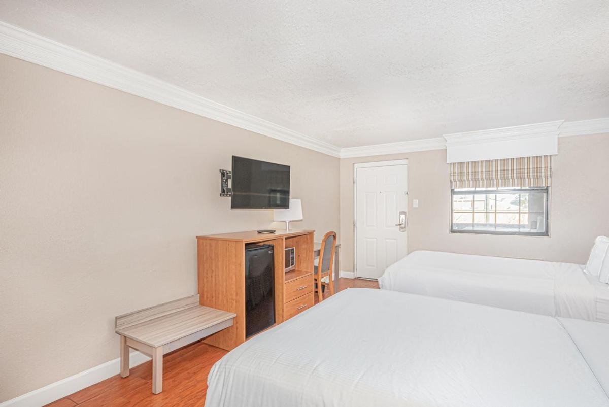 Standard Double Room with Two Double Beds - Non-Smoking photo 2