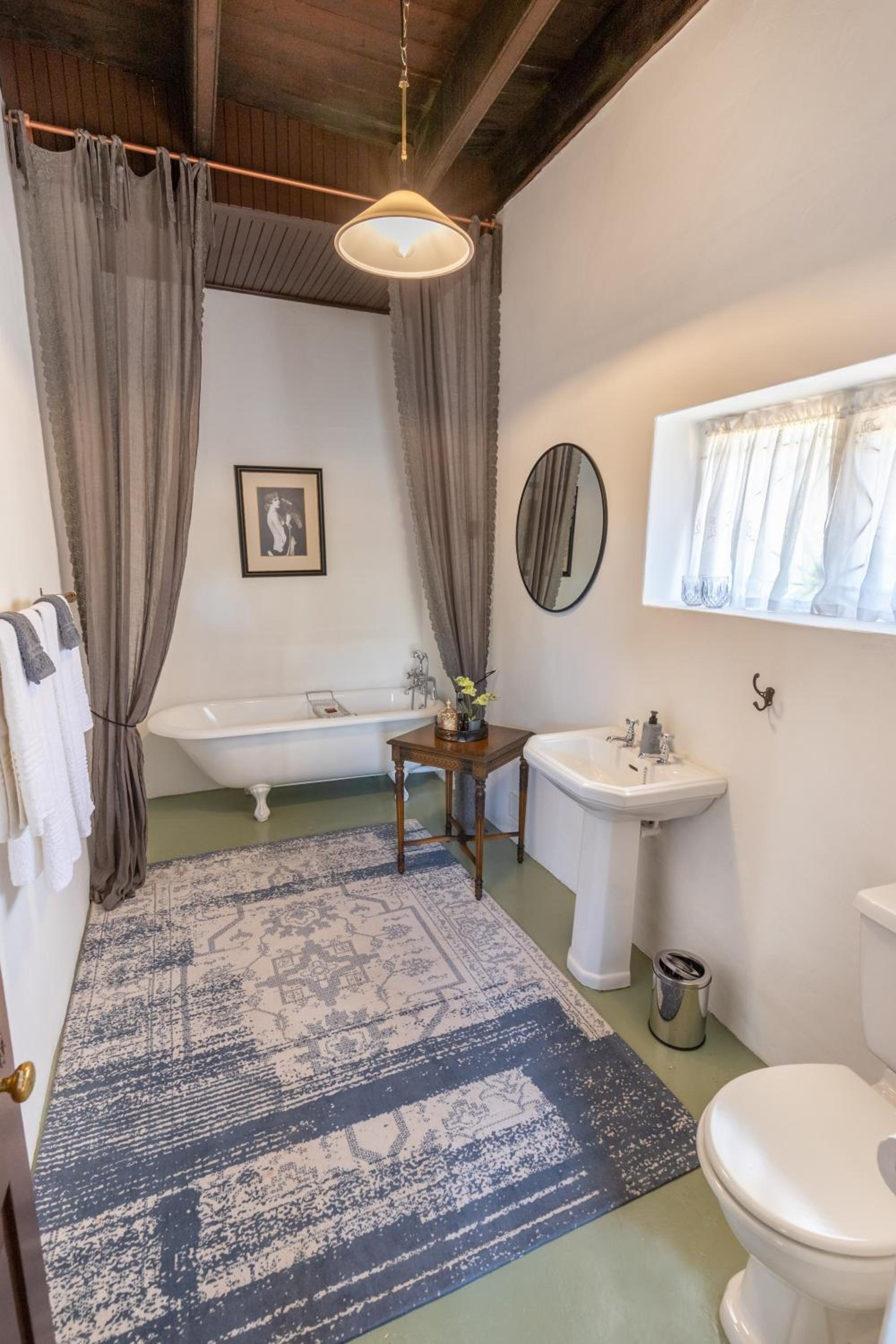 Three-Bedroom House photo 2