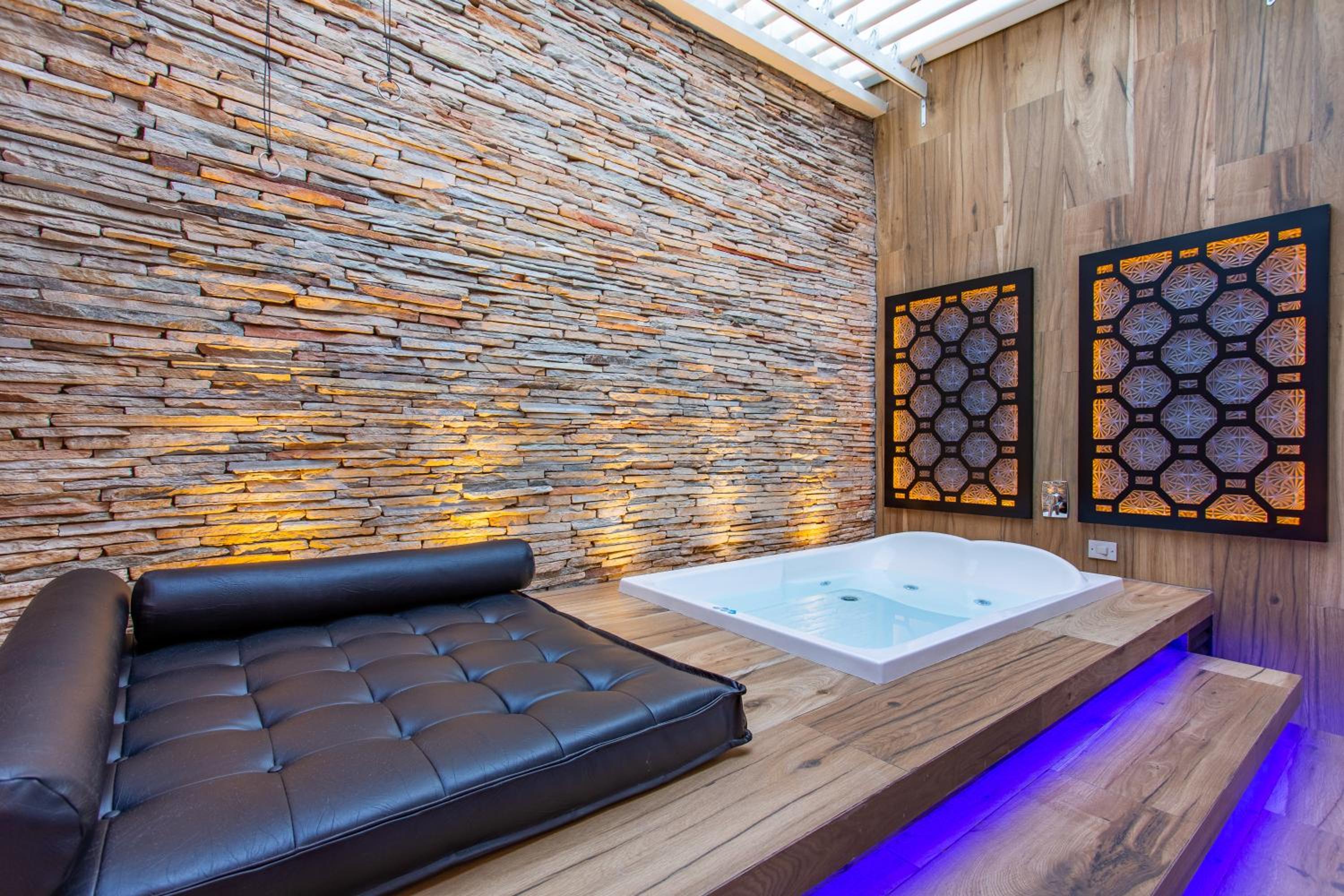 Studio with Spa Bath - Photo 11