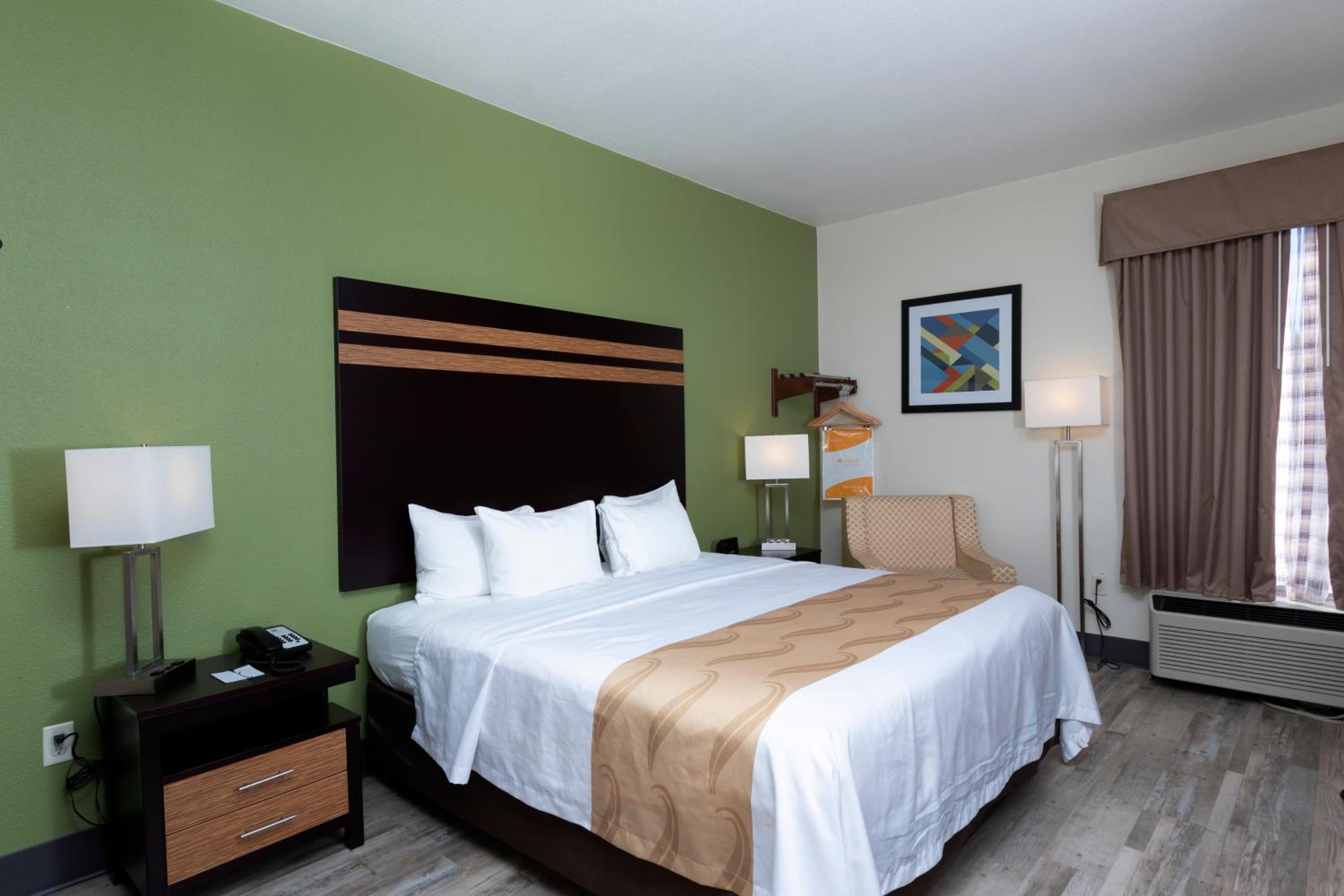 King Room - Accessible/Non-Smoking photo 1
