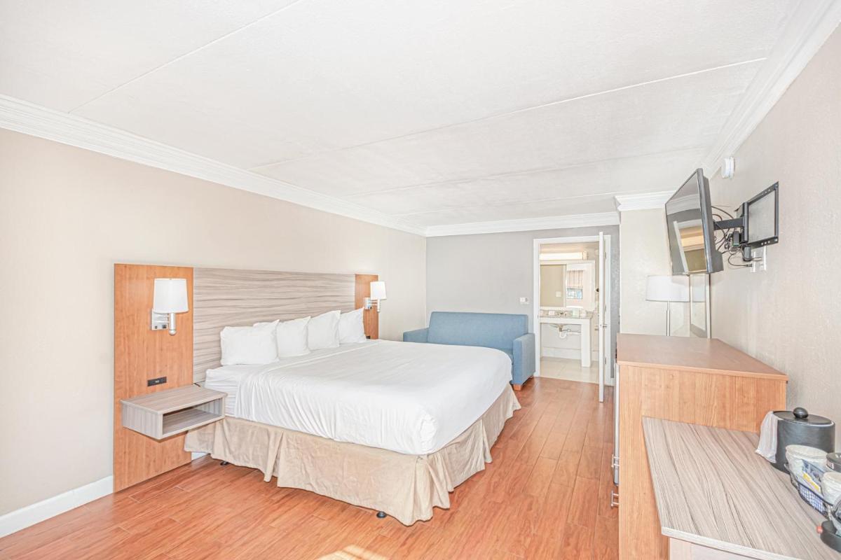 King Room - Disability Access - Non-Smoking photo 1