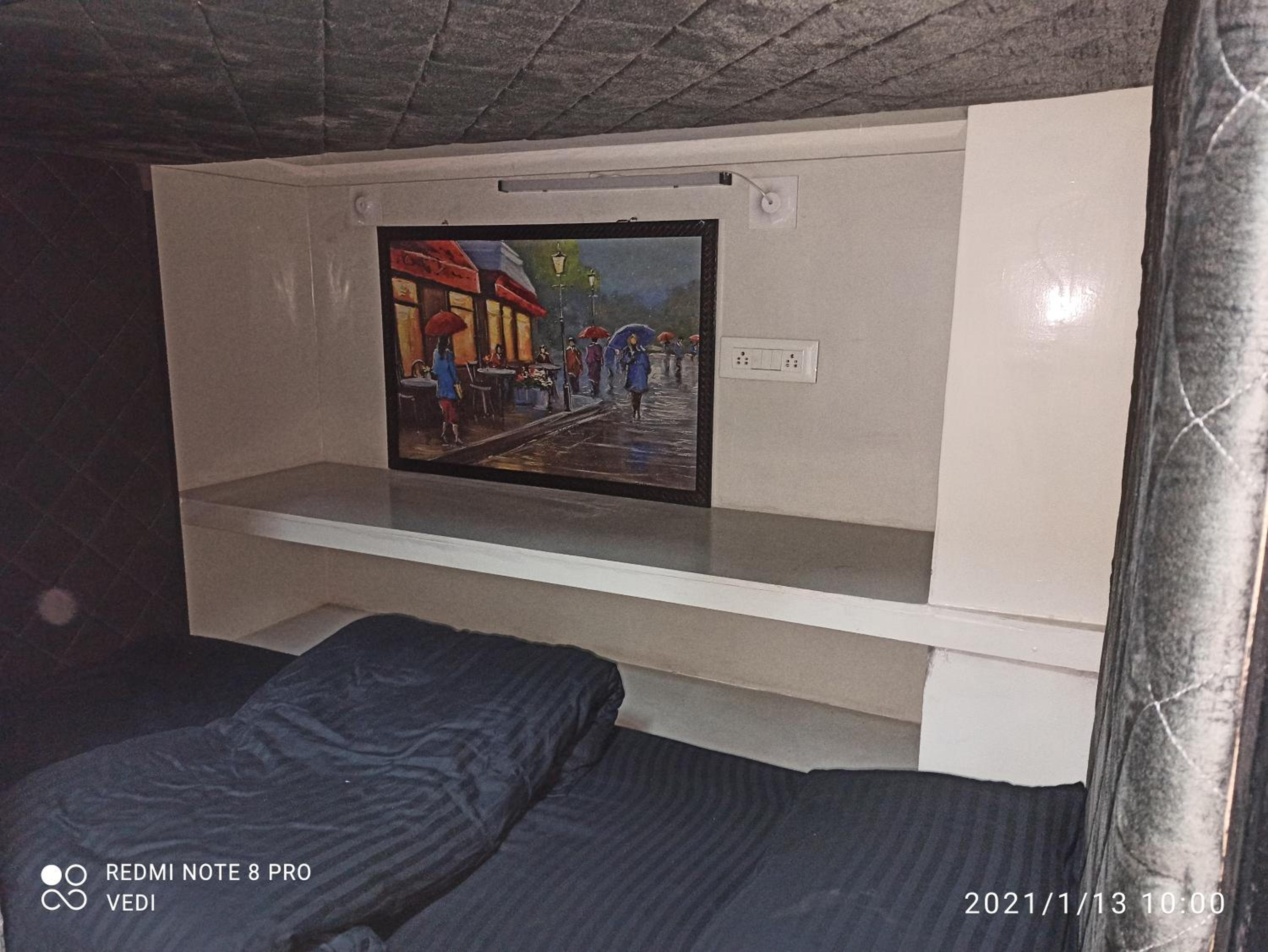 Single Room with Shared Bathroom photo 2