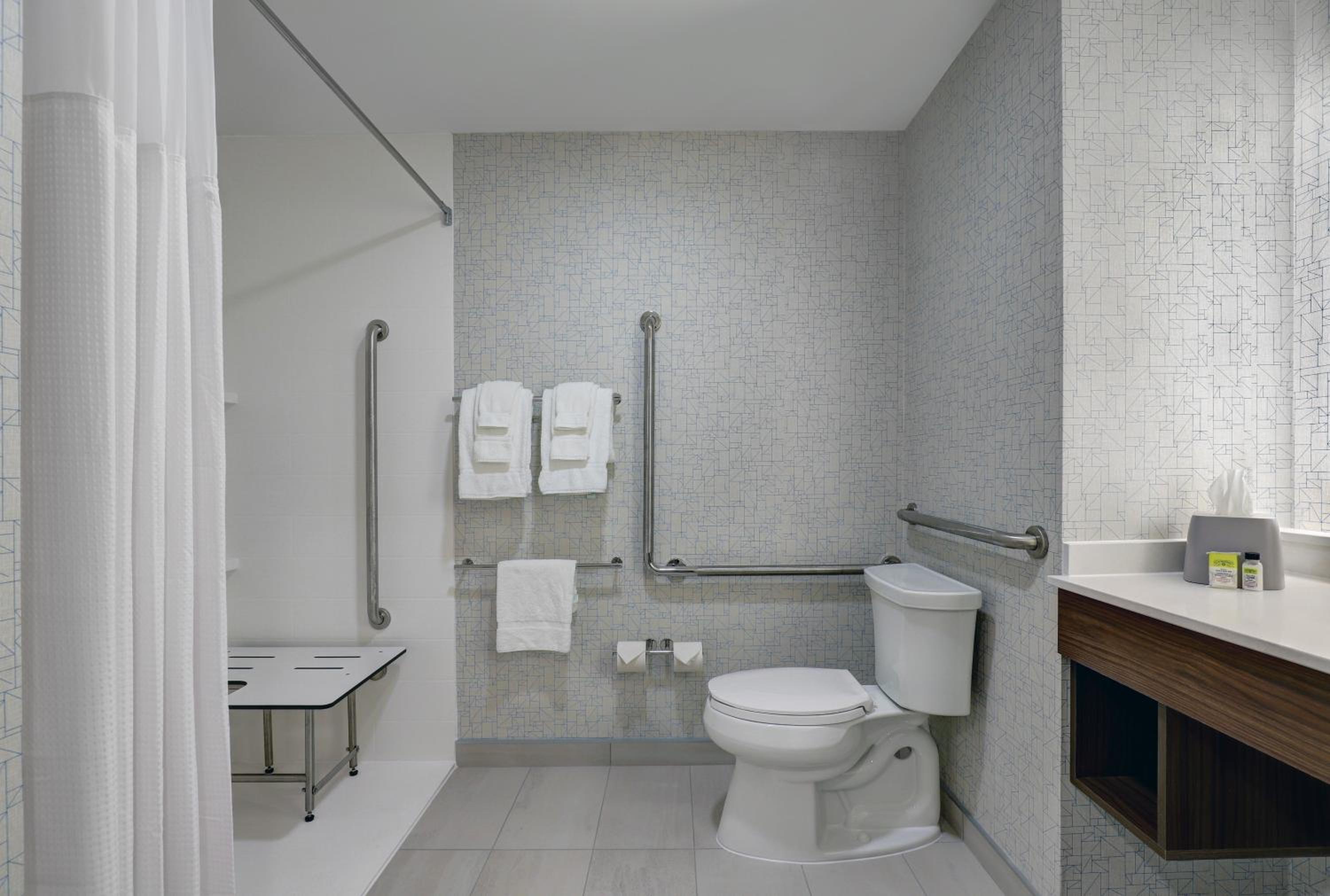 Suite with Two Queen Beds - Photo 10