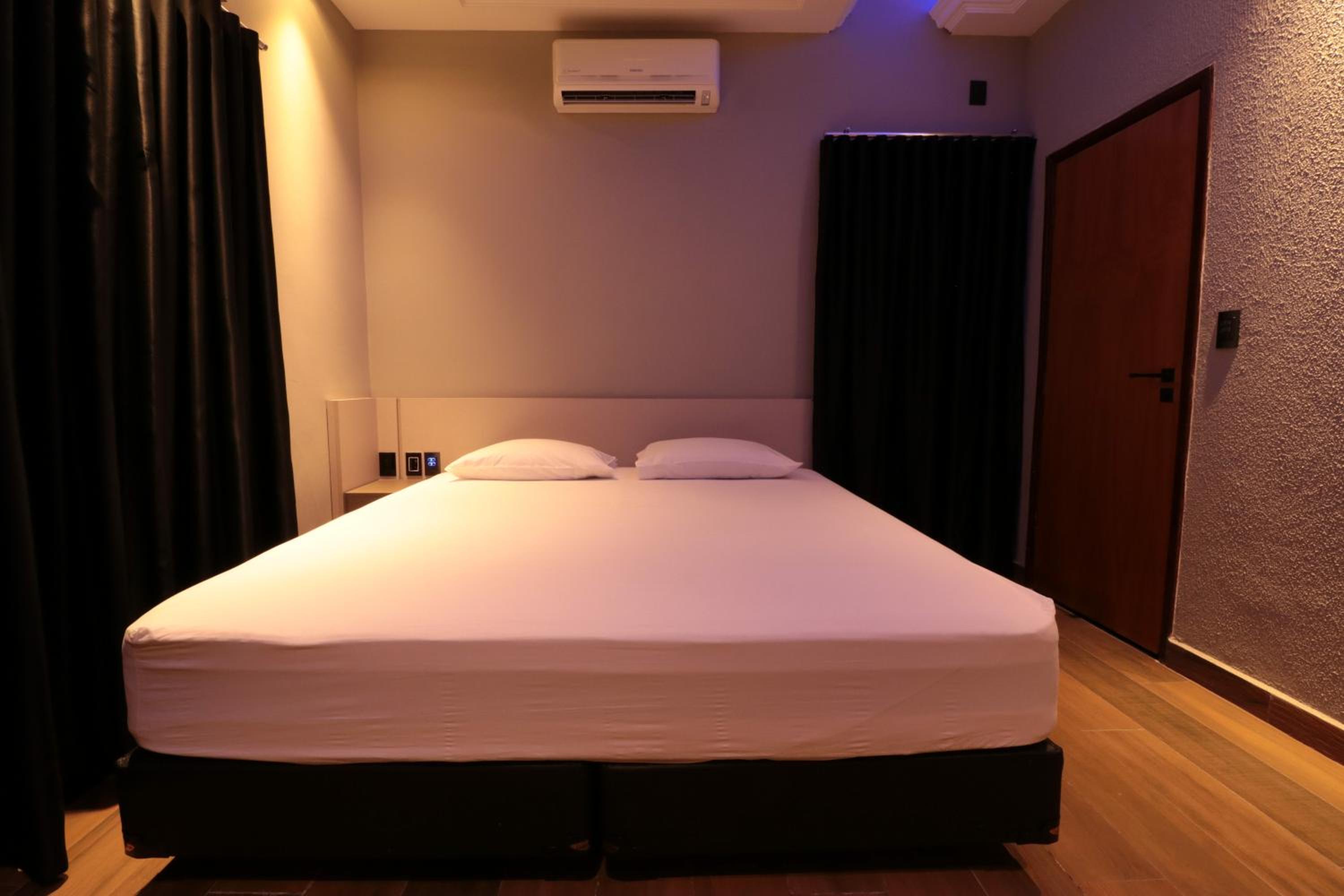 Suite - Photo 2