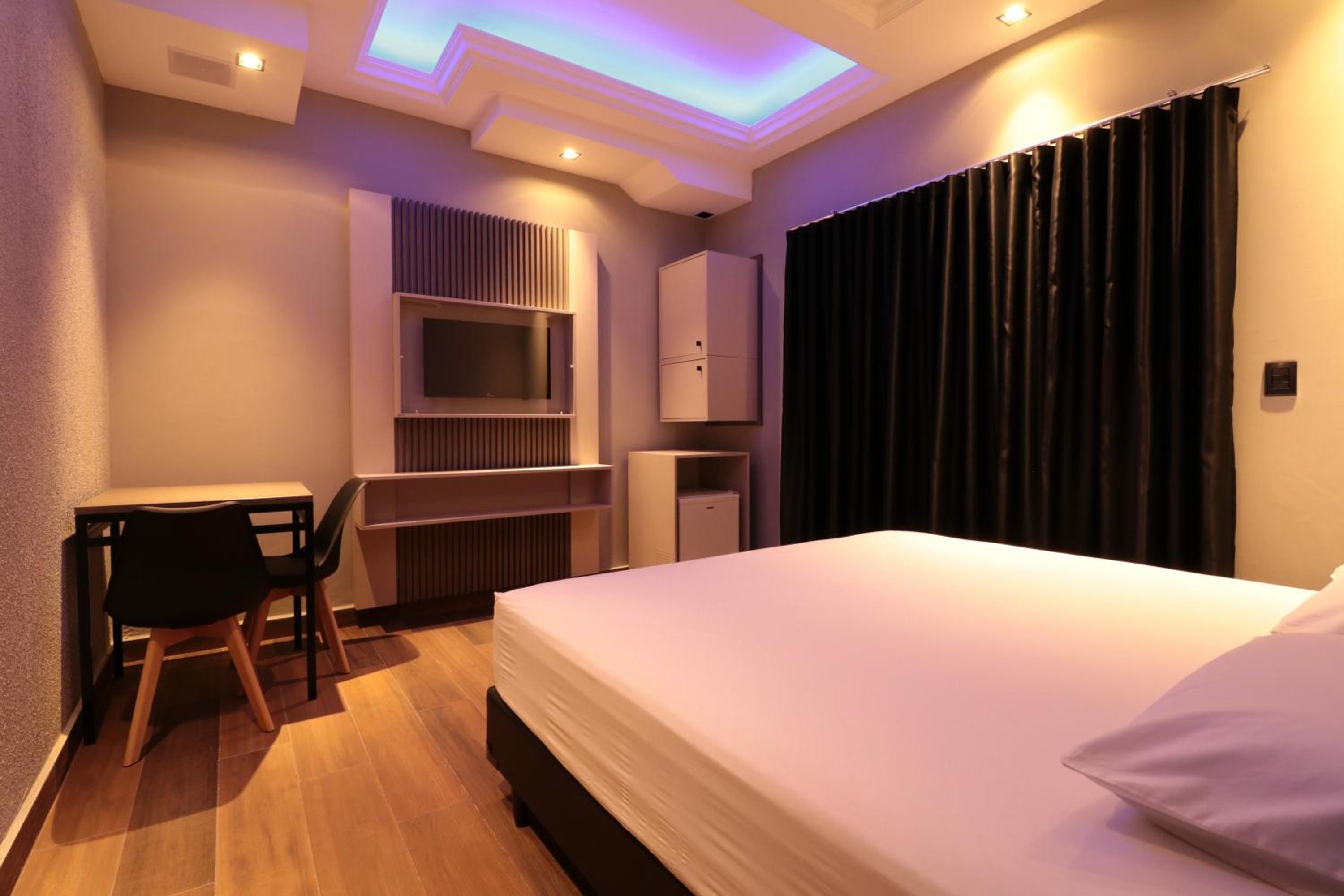 Suite - Photo 3