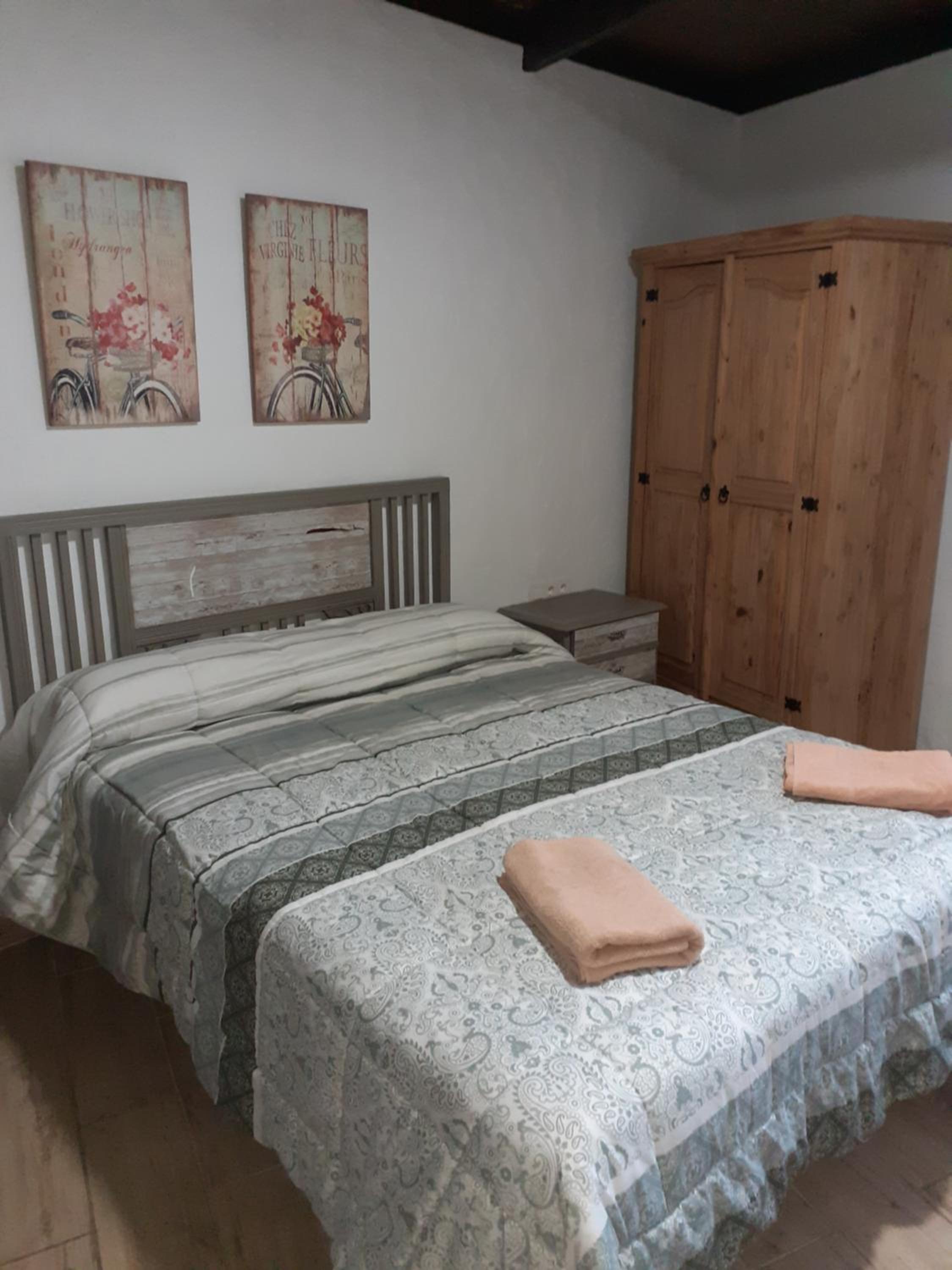 Deluxe Queen Room - Photo 7