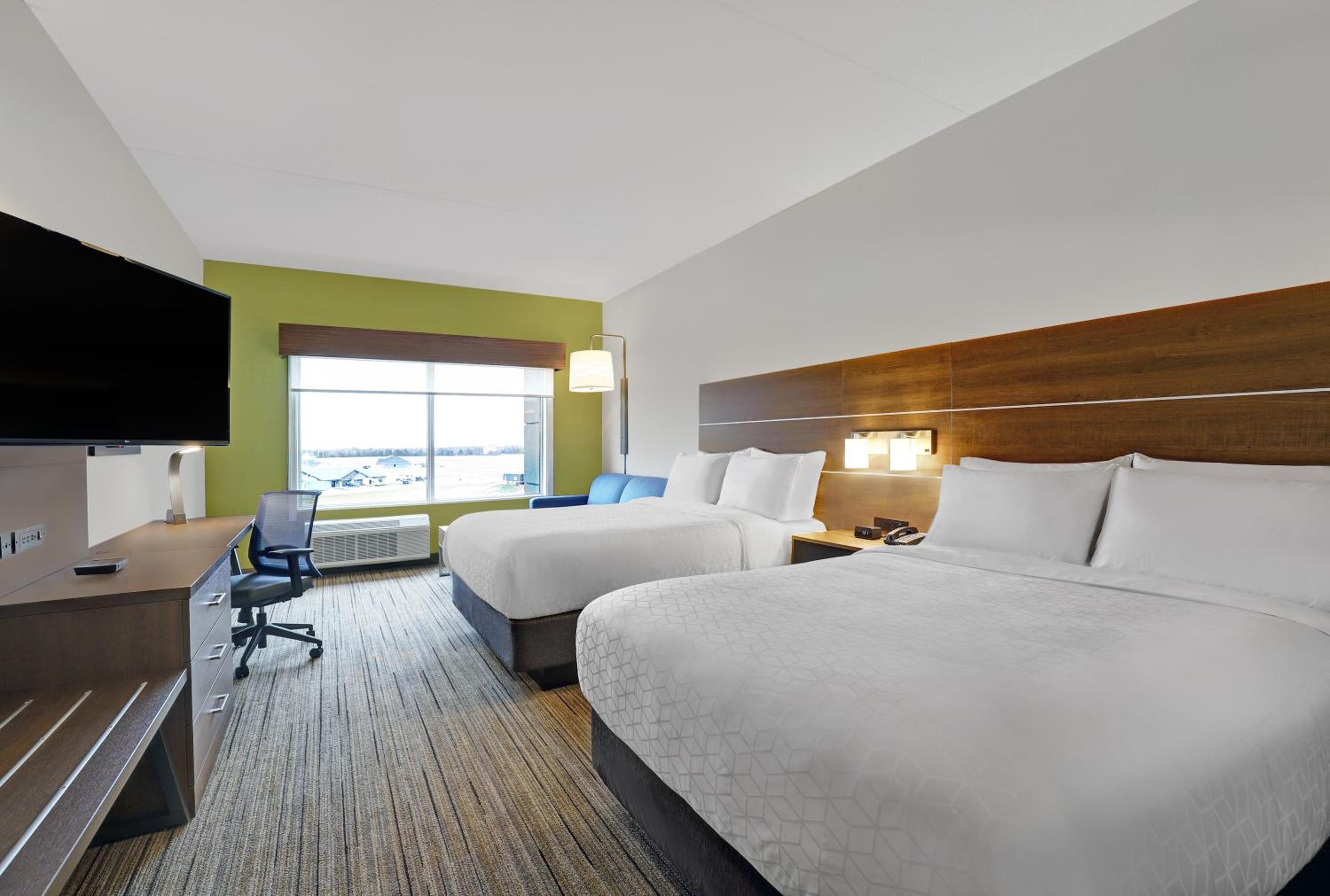 Suite with Two Queen Beds - Photo 2
