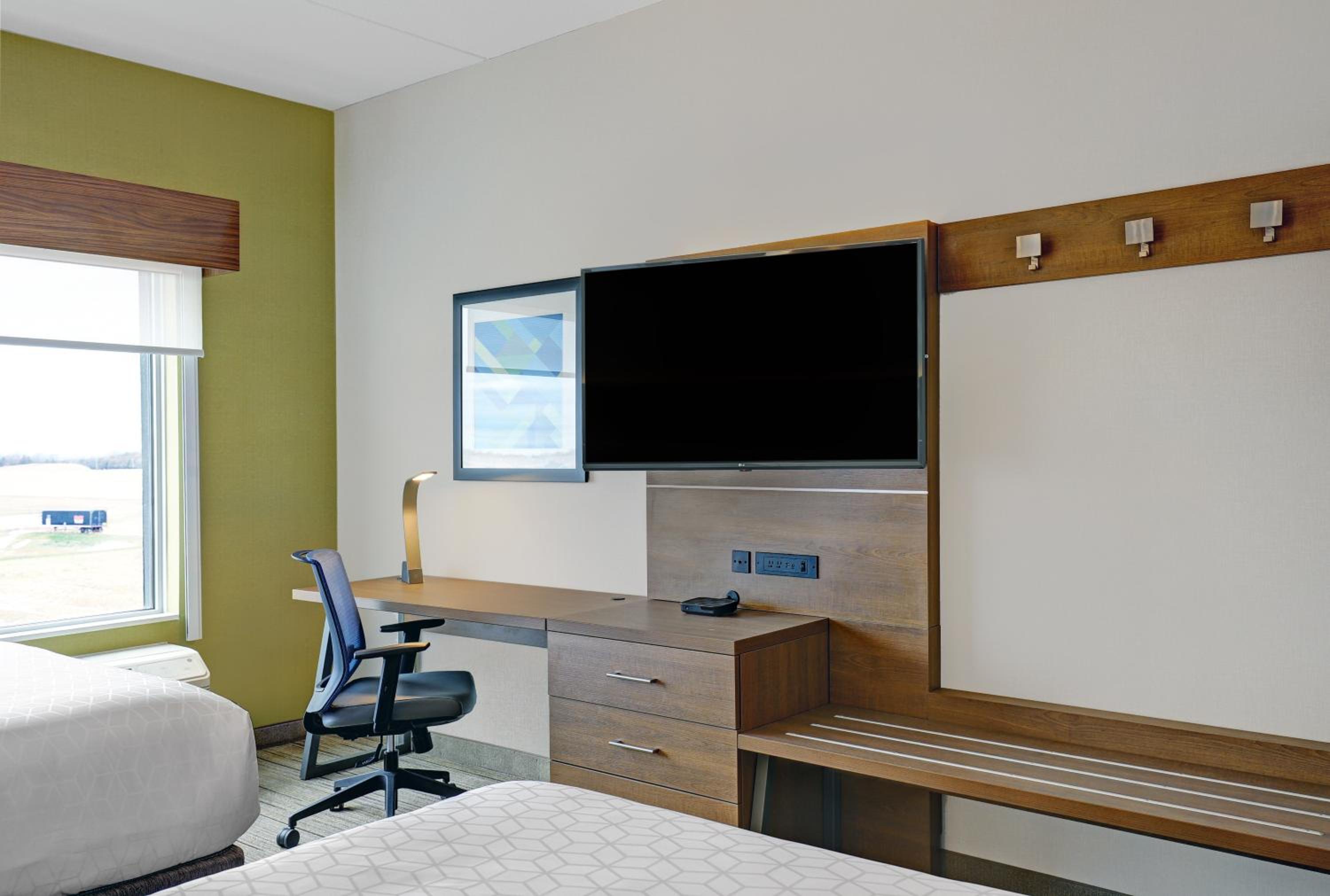 Suite with Two Queen Beds - Photo 8