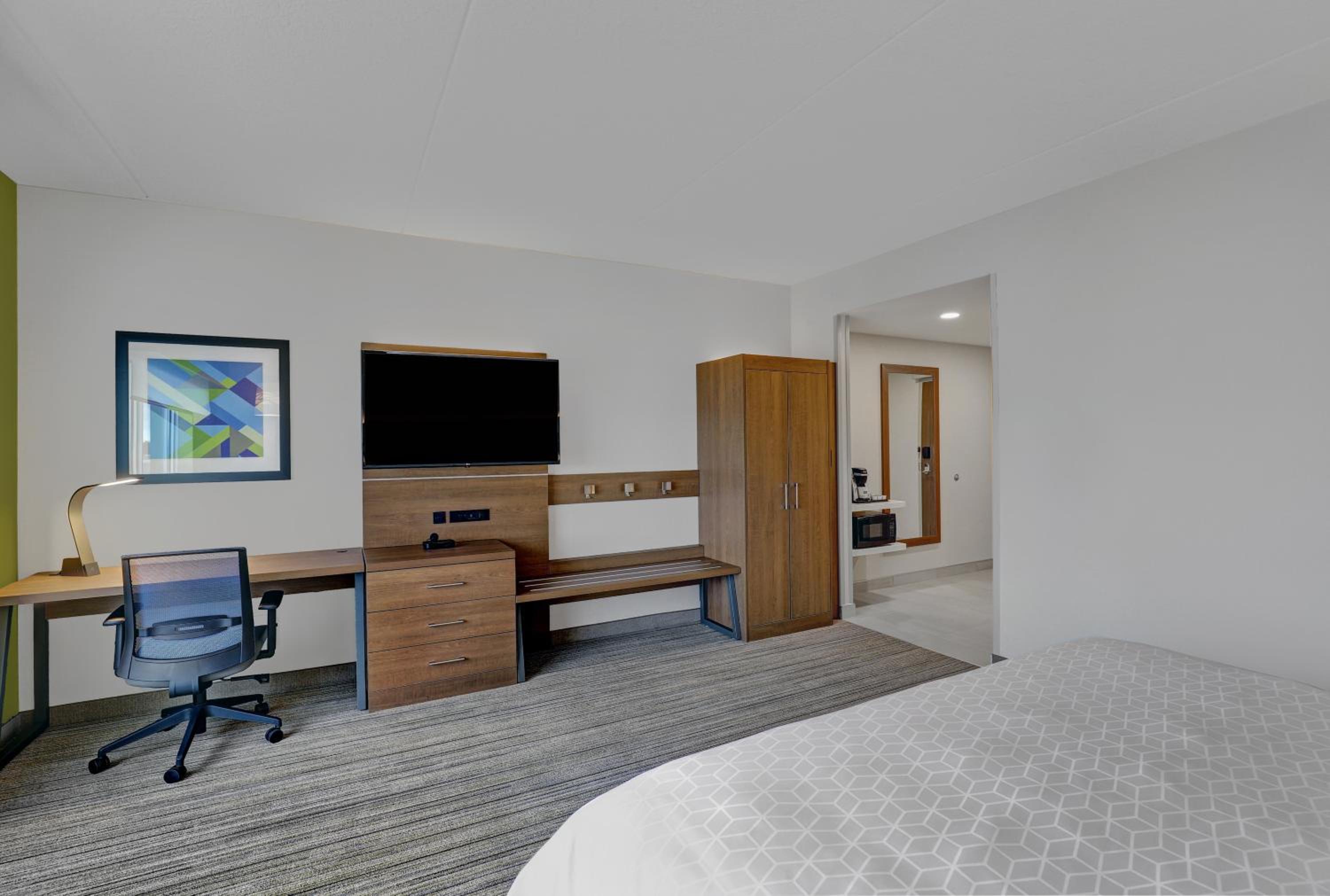 King Room - Mobility Access/Hearing Accessible - Photo 7