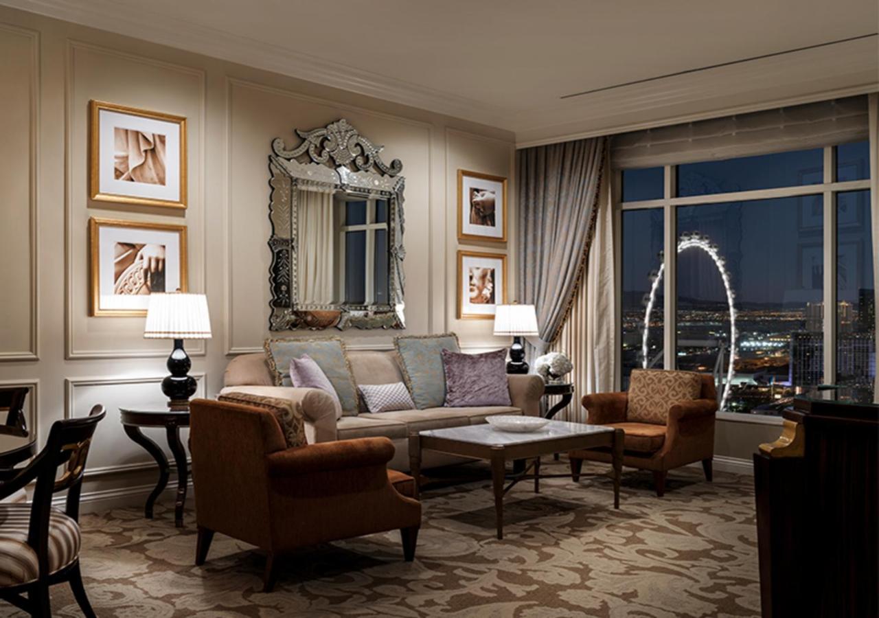 Newly Remodeled Grand One Bedroom King City View