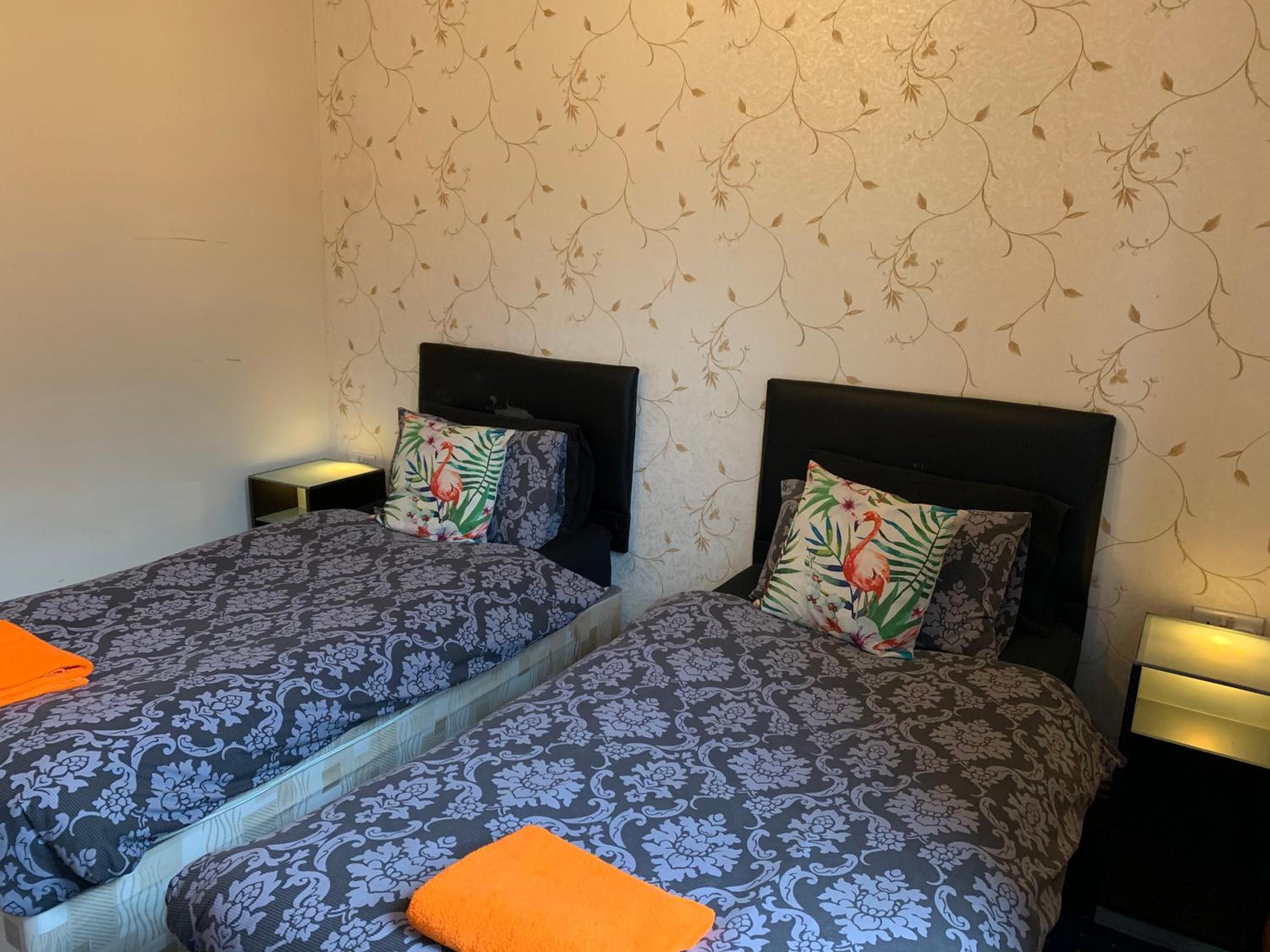 Standard Twin Room - Photo 2