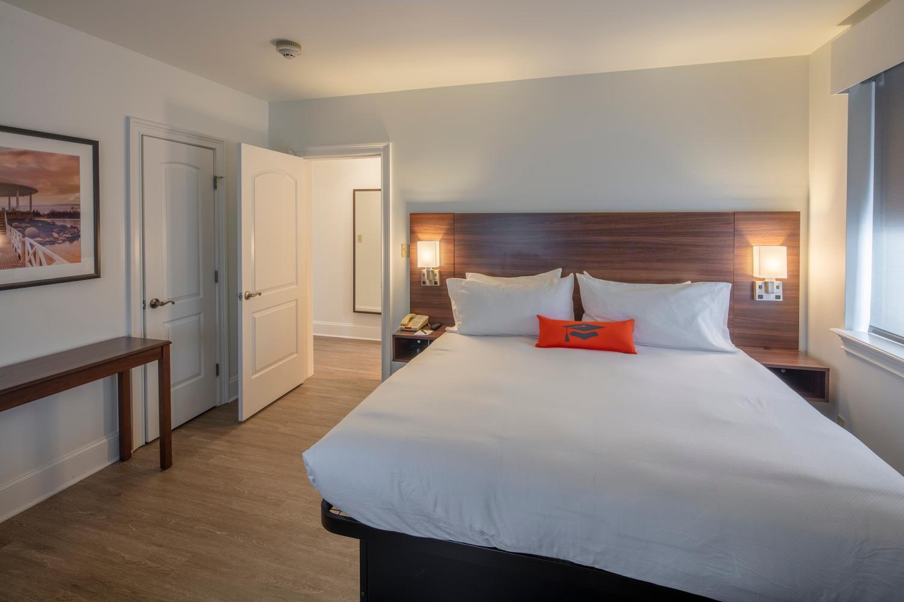 1 King Bed, One Bedroom Suite, Non-Smoking photo 1