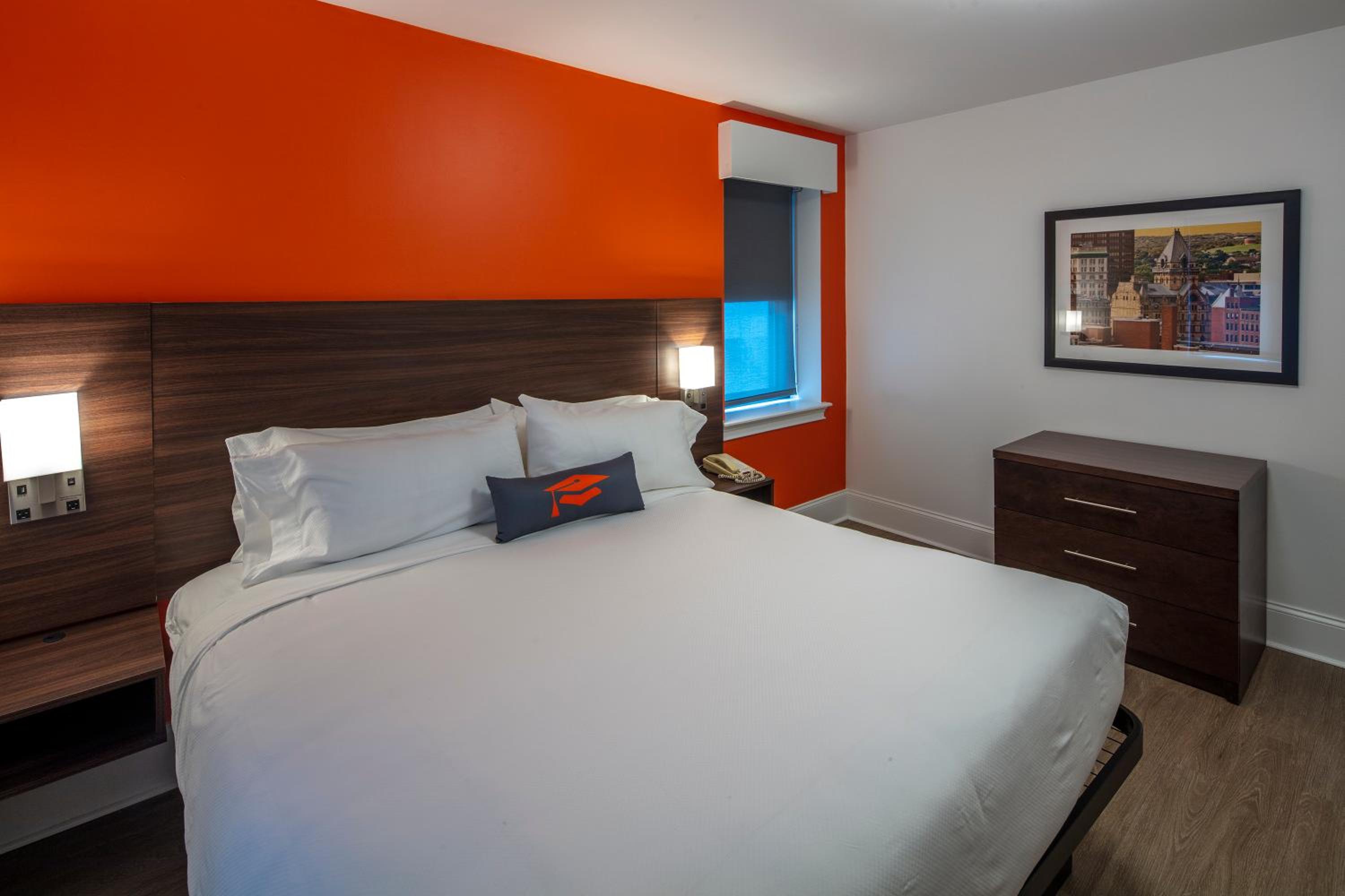 1 King Bed, Non-Smoking photo 1