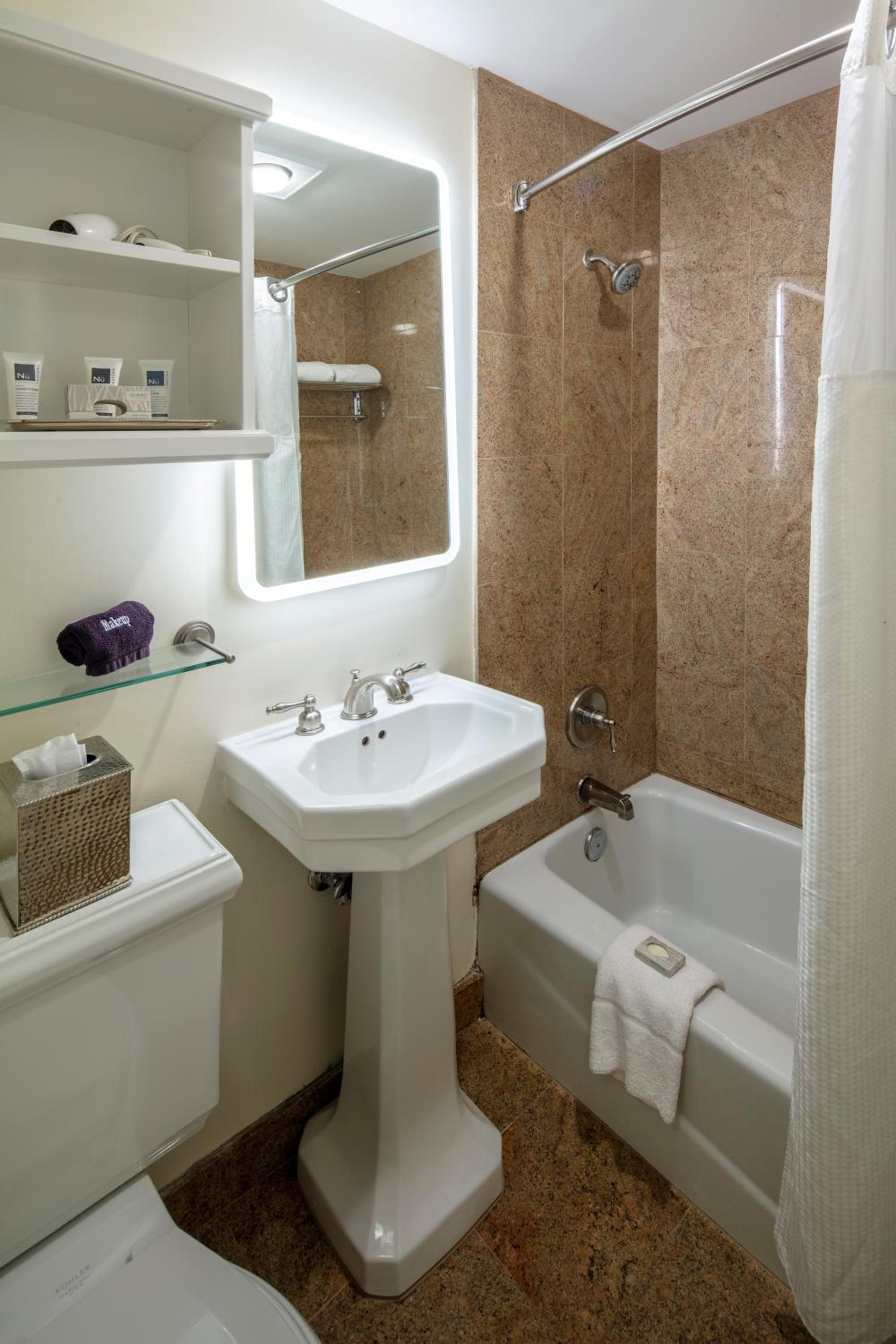 1 Queen Bed, Mobility Accessible Room, Non-Smoking  - Photo 3