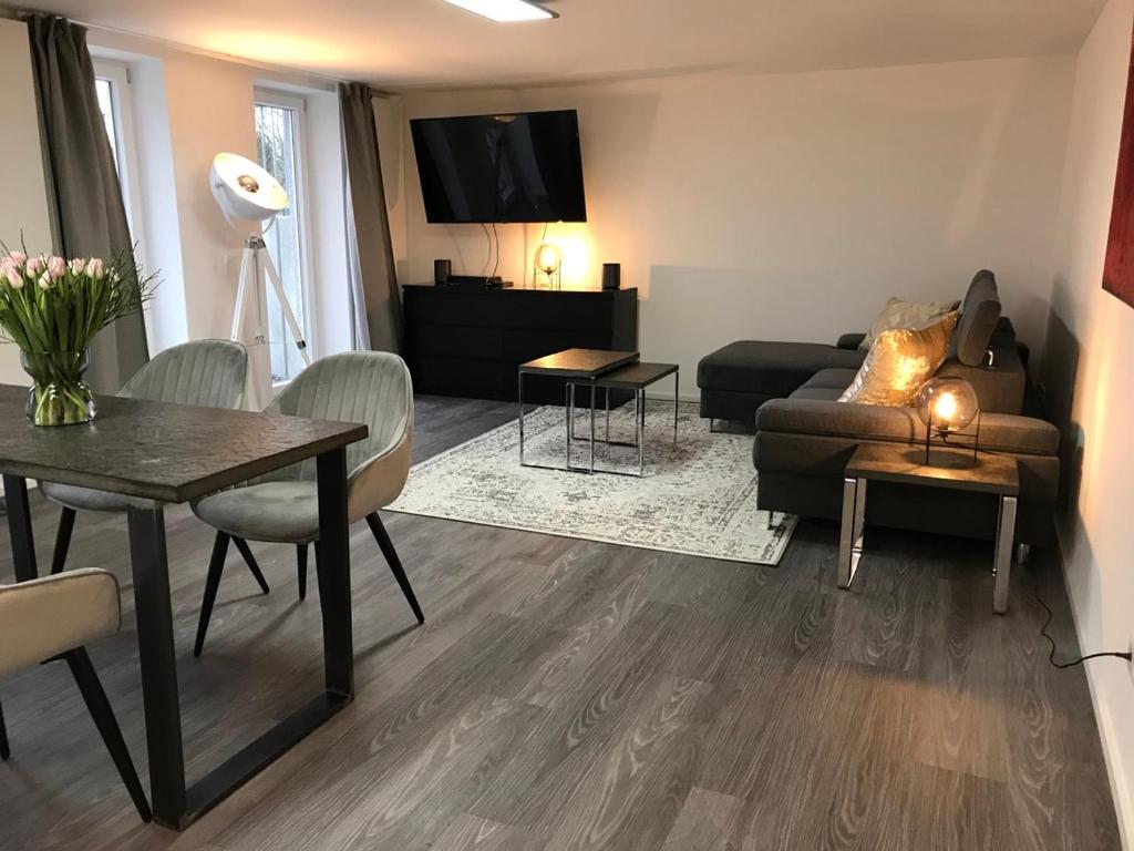 One-Bedroom Apartment photo 1