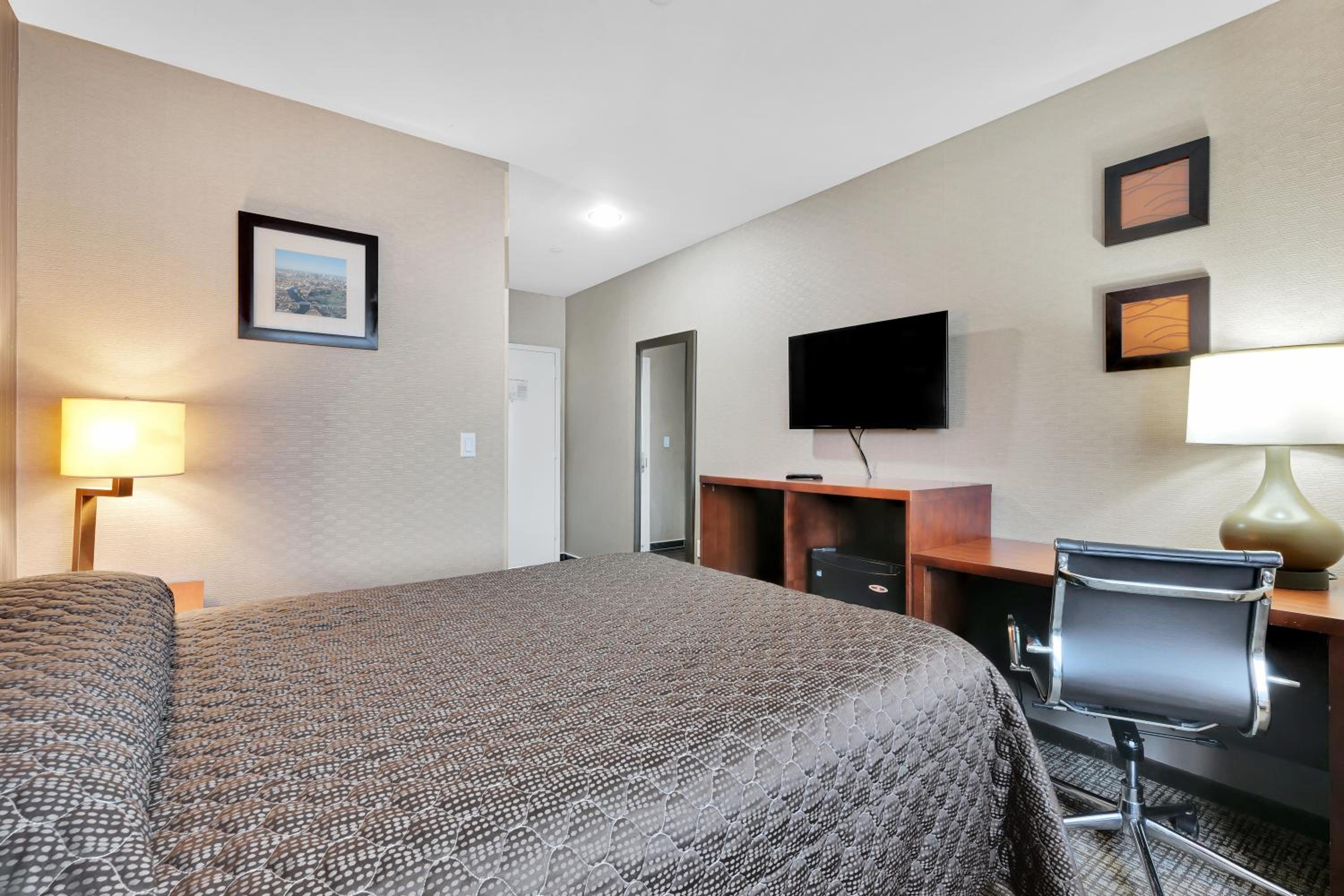 Deluxe Queen Room - Photo 5
