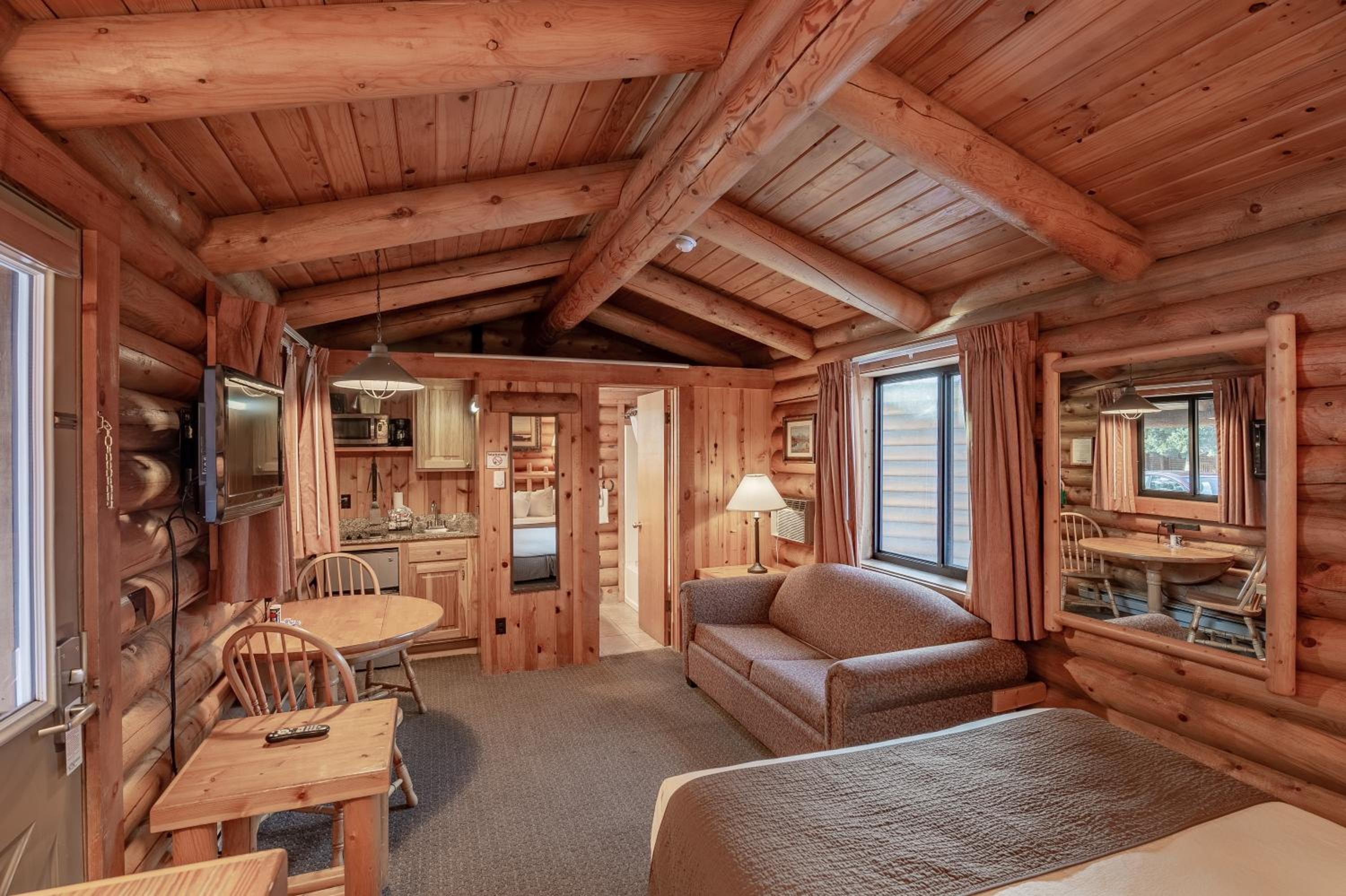 Queen Cabin - Photo 4