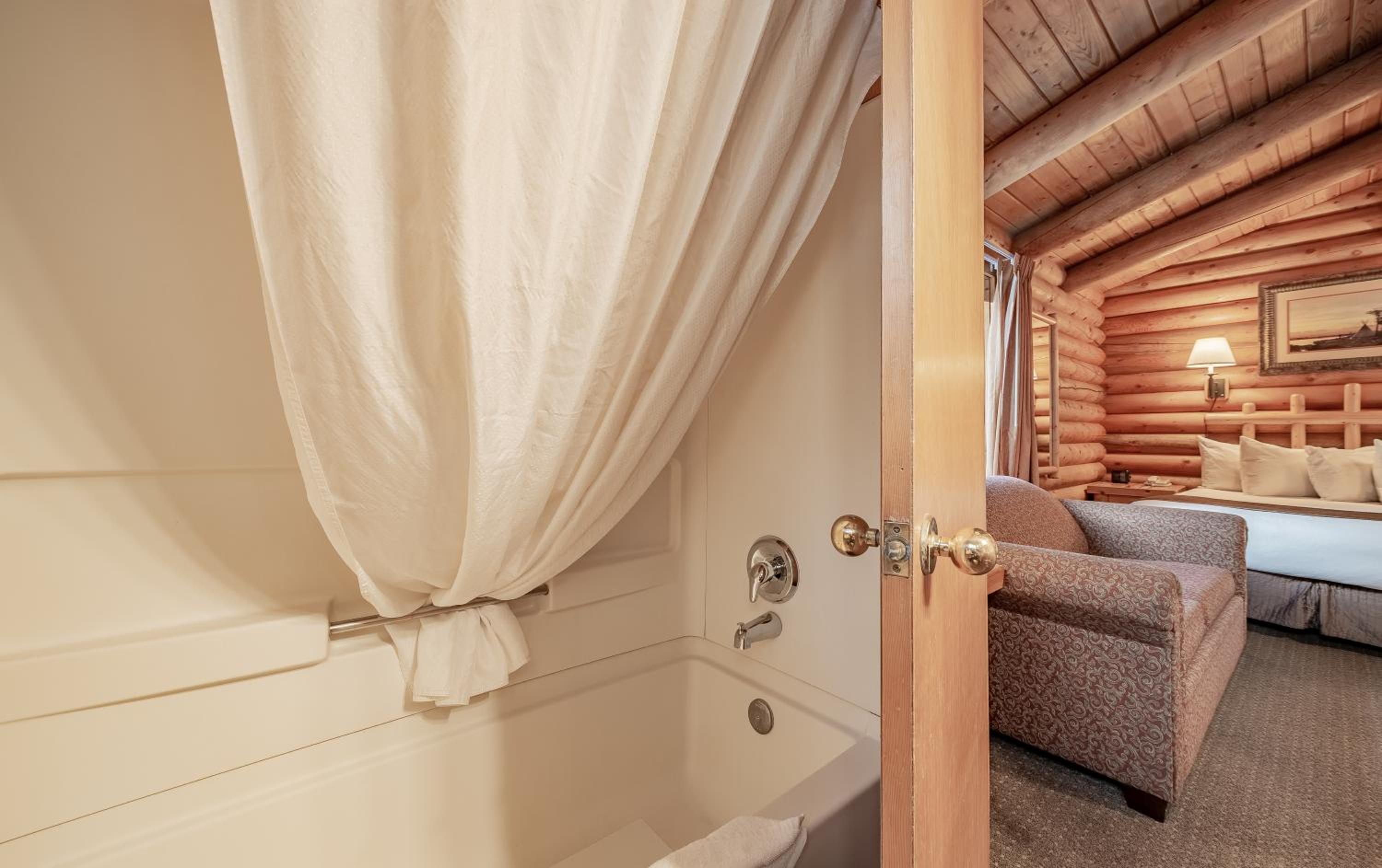 Queen Cabin - Photo 7