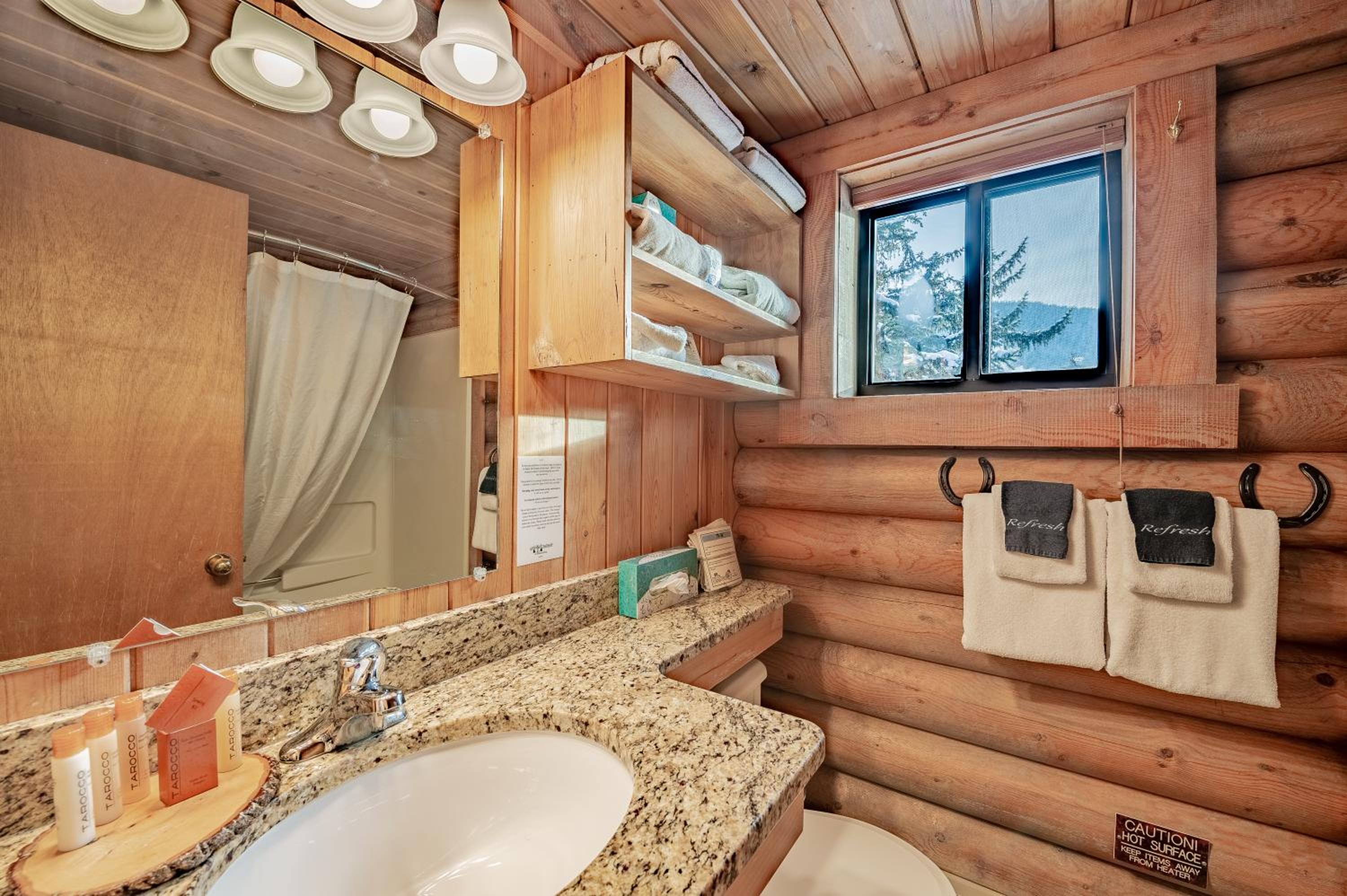 Queen Cabin - Photo 6