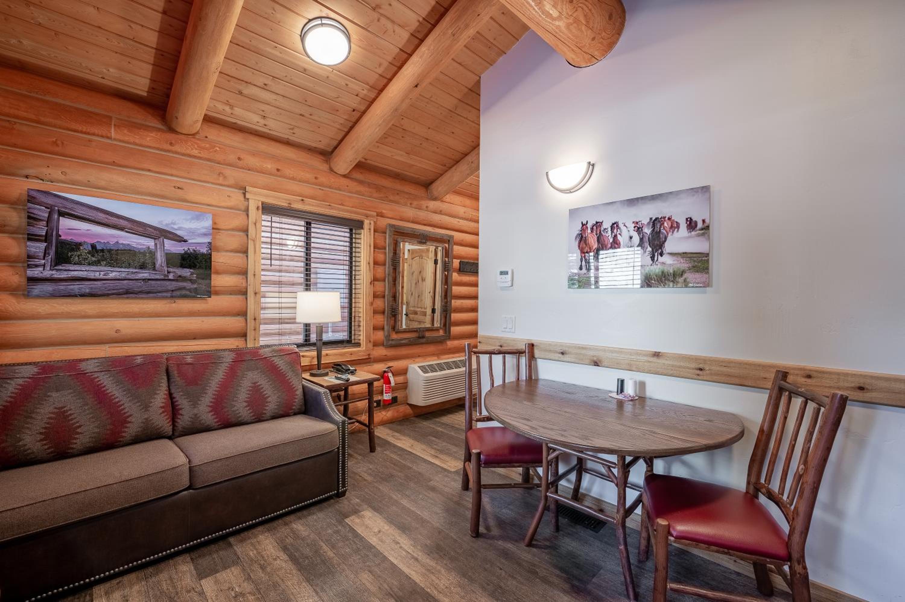 Grand Teton Deluxe Cabin - Not Pet-Friendly - Photo 10