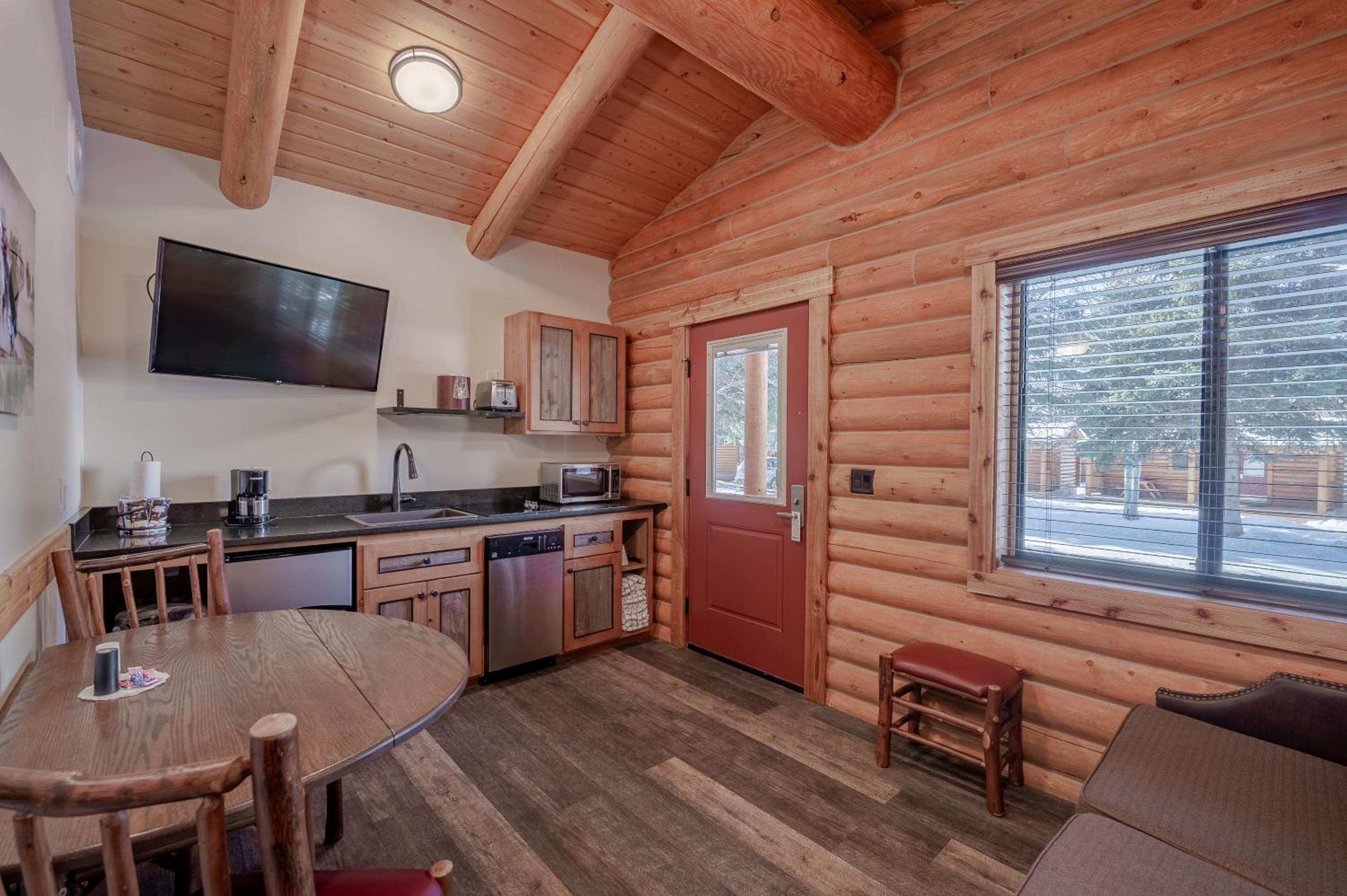 Grand Teton Deluxe Cabin - Not Pet-Friendly - Photo 11