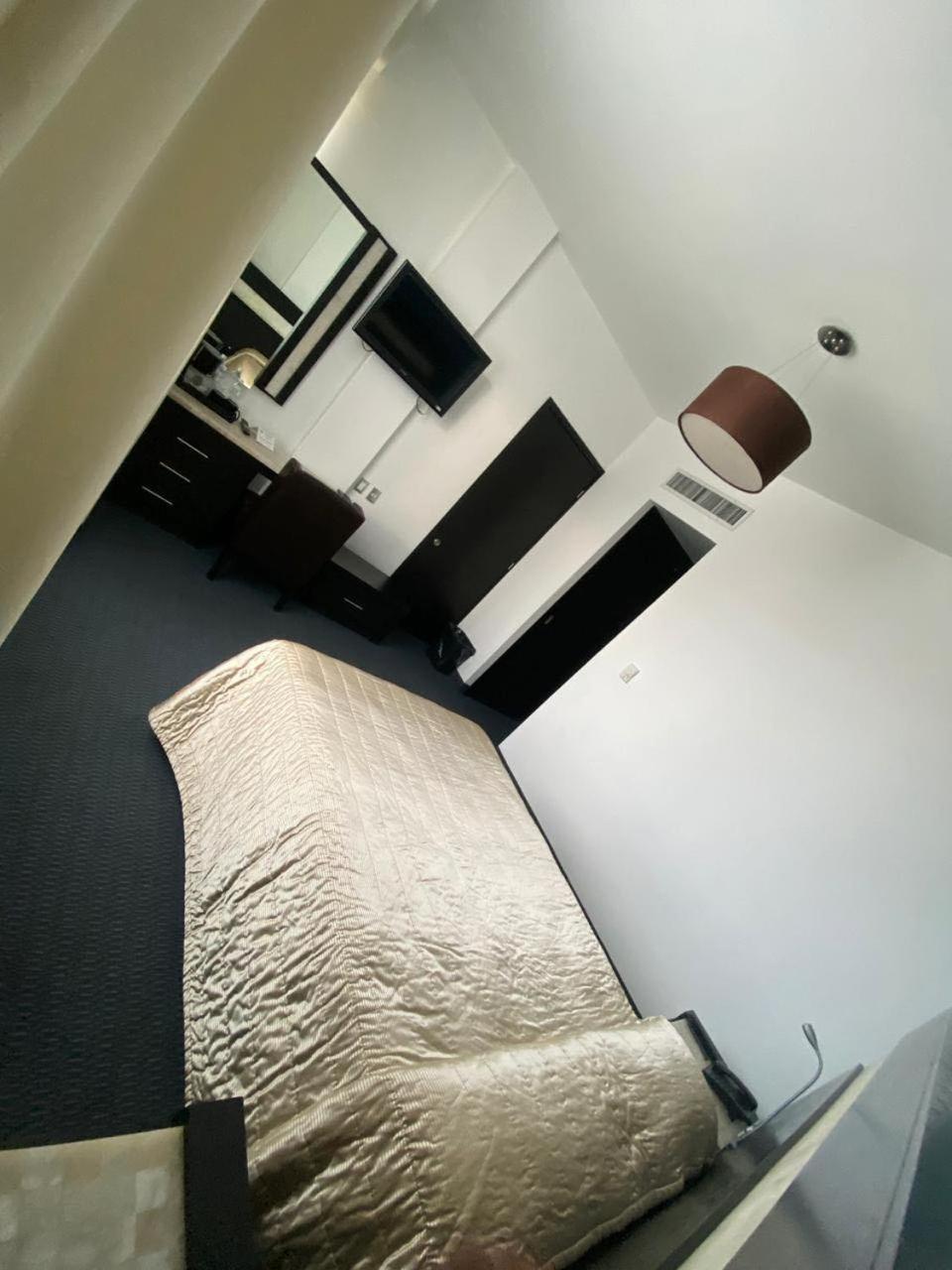 Deluxe Queen Room - Photo 2