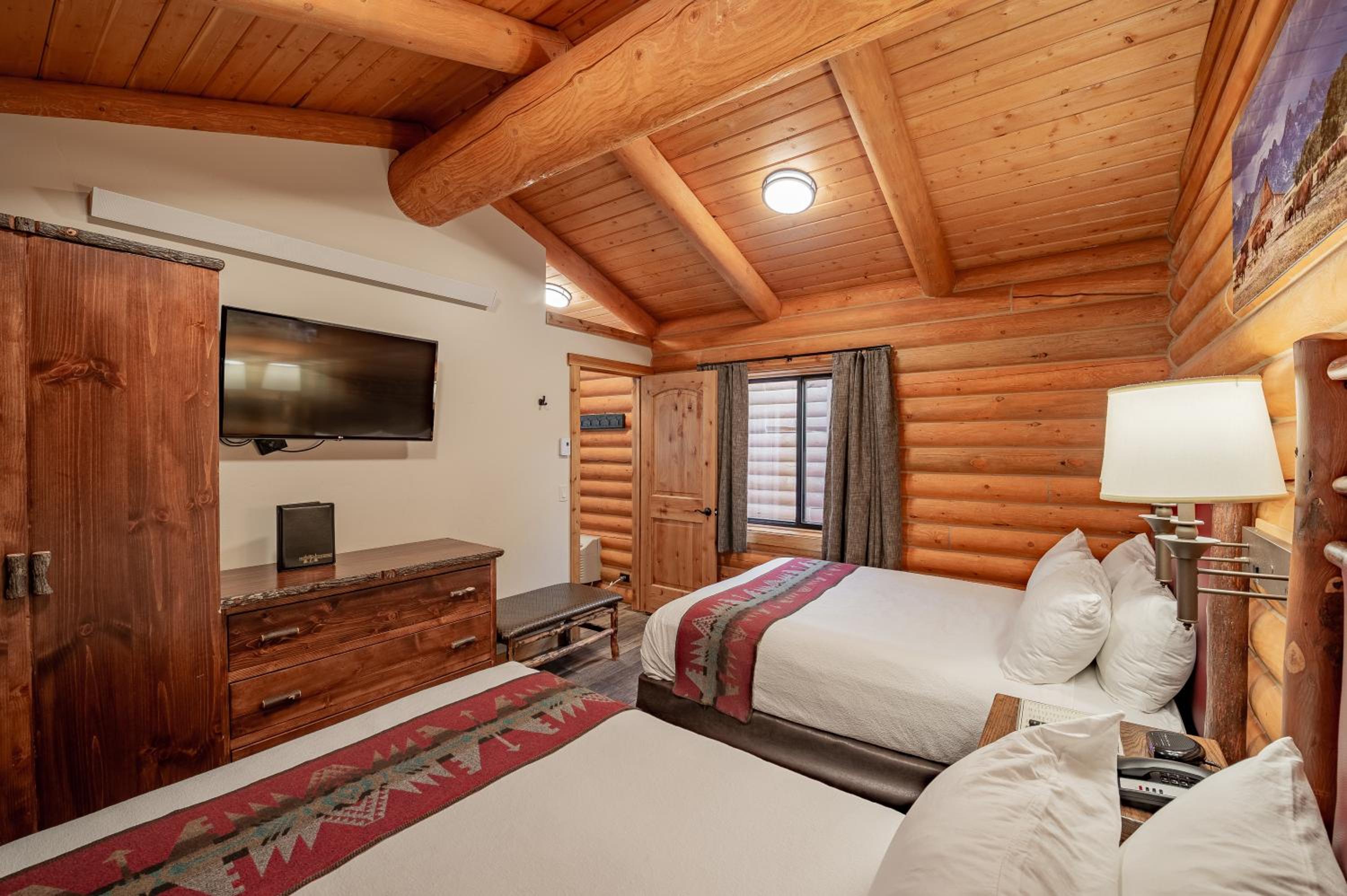 Grand Teton Deluxe Cabin - Not Pet-Friendly - Photo 13