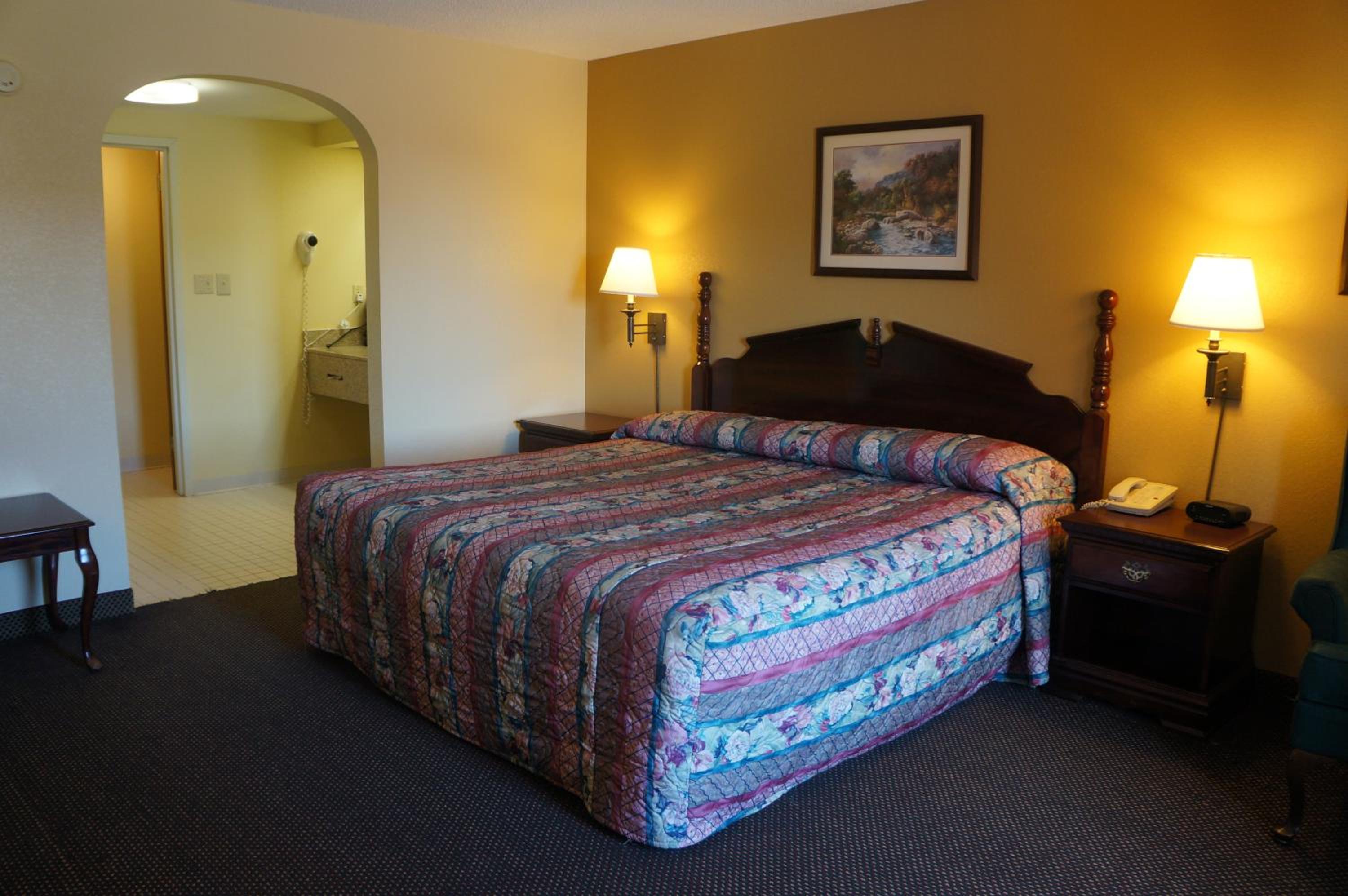 King Room with Spa Bath - Smoking photo 1
