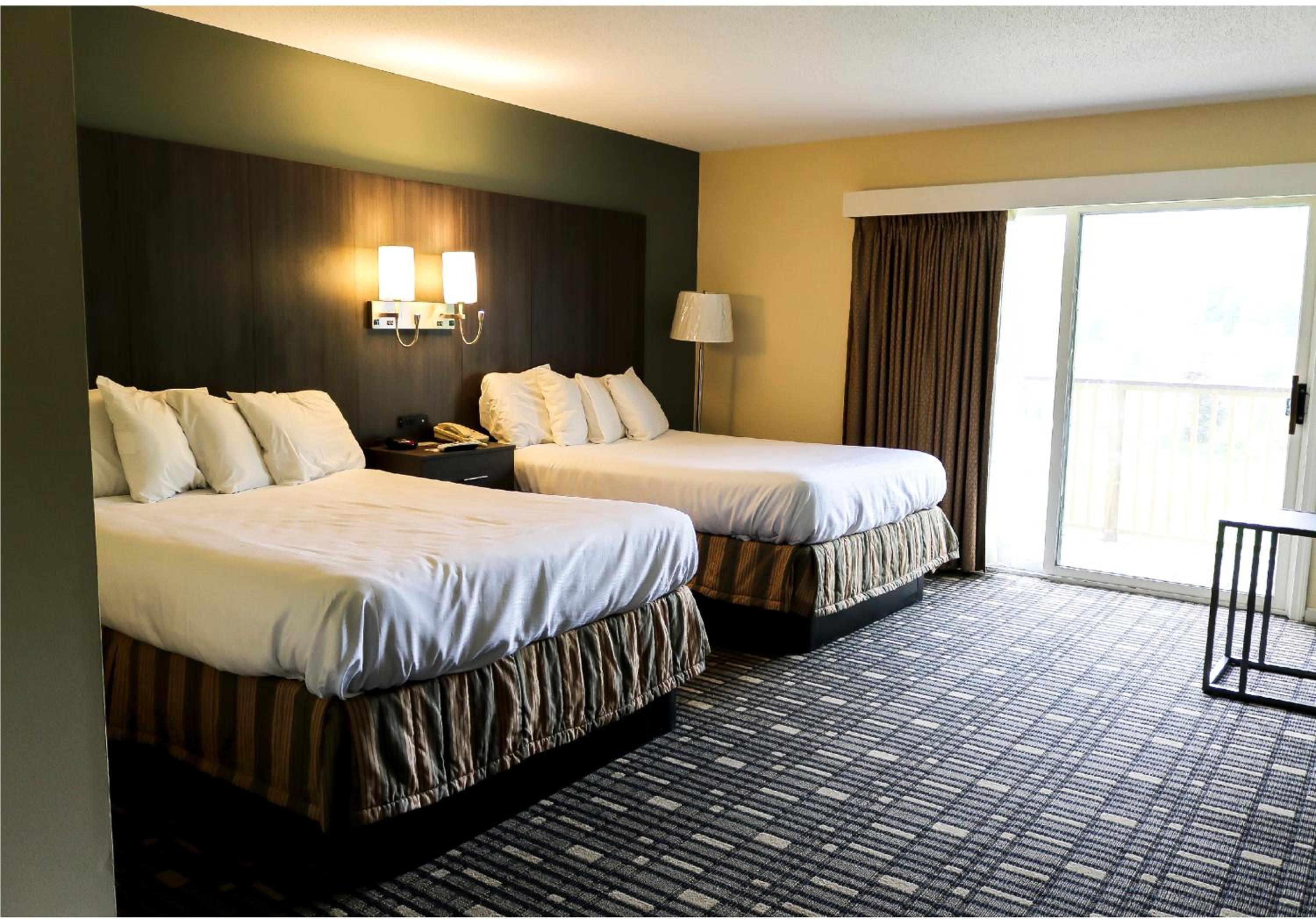 Queen Room with Two Queen Beds photo 1