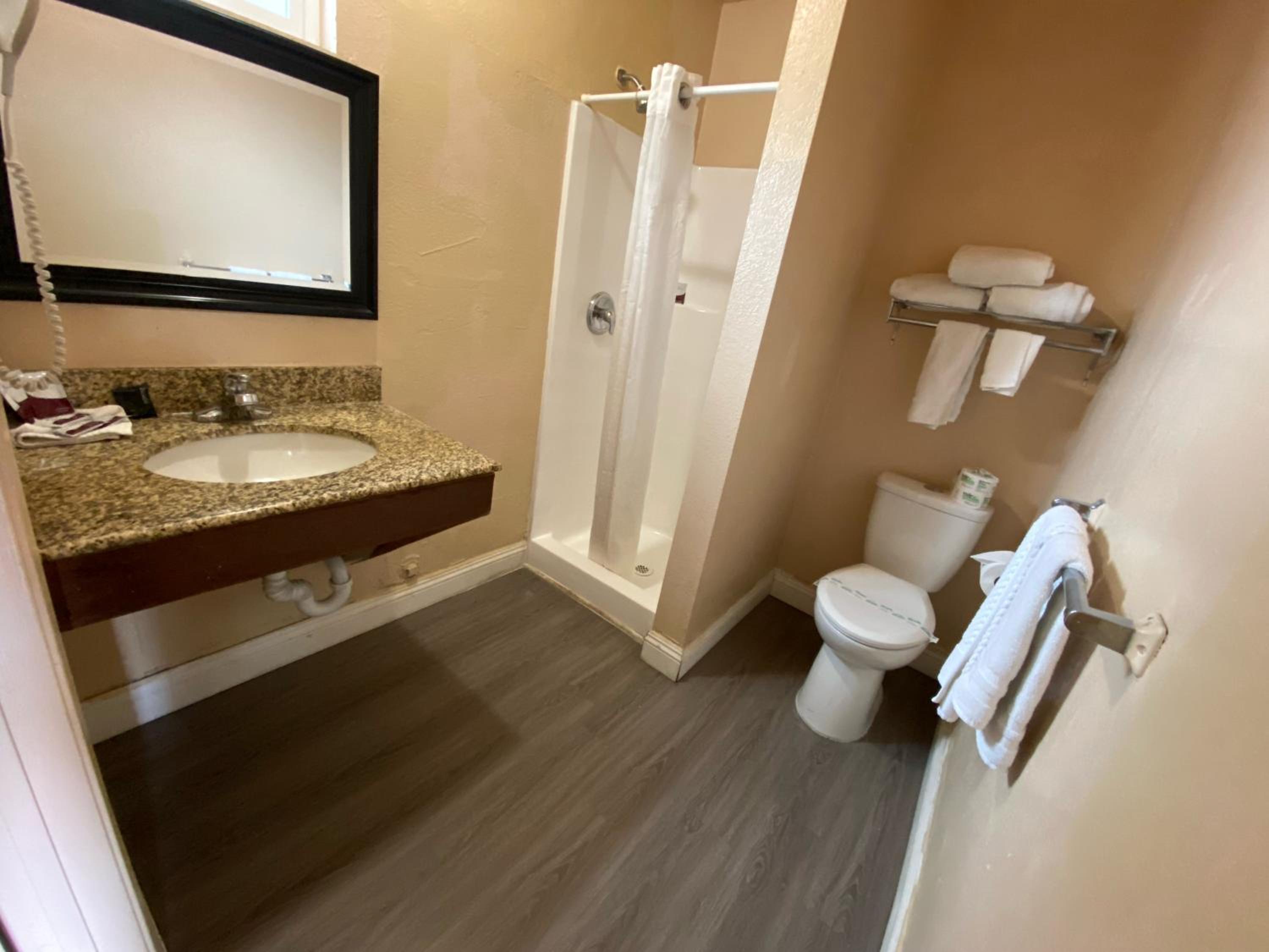 Budget Double Room photo 3