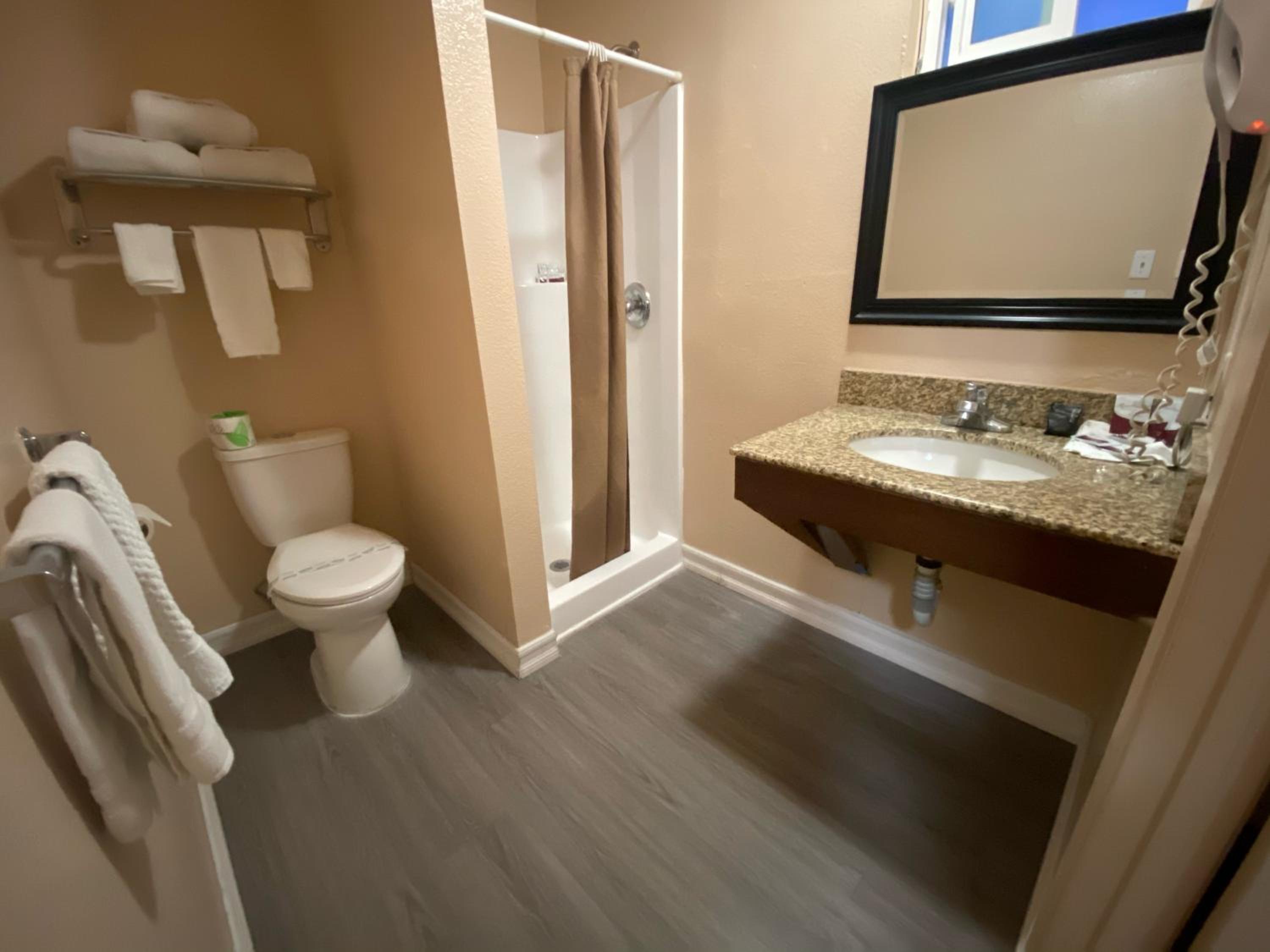 King Room - Non-Smoking photo 3