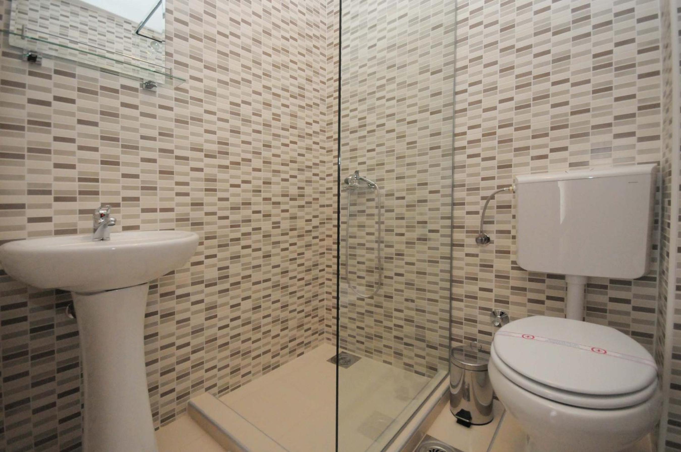 Studio (2 Adults) - Photo 11