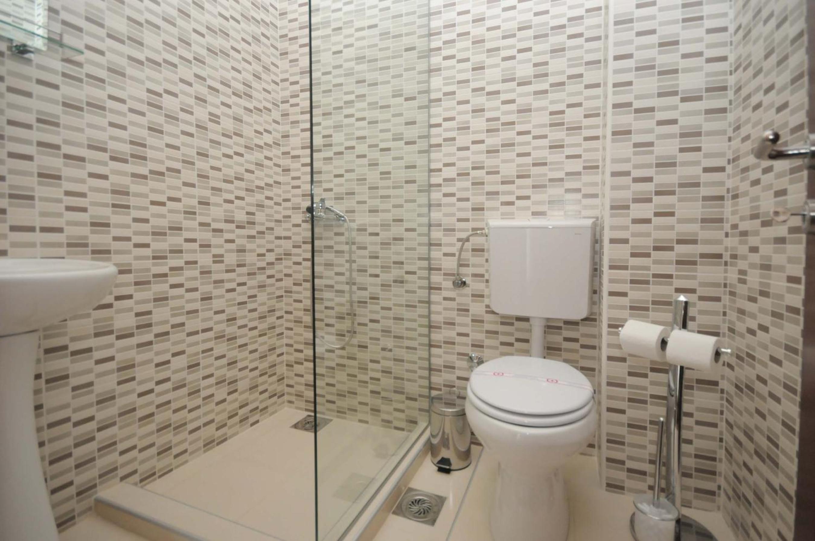 Studio (2 Adults) - Photo 26