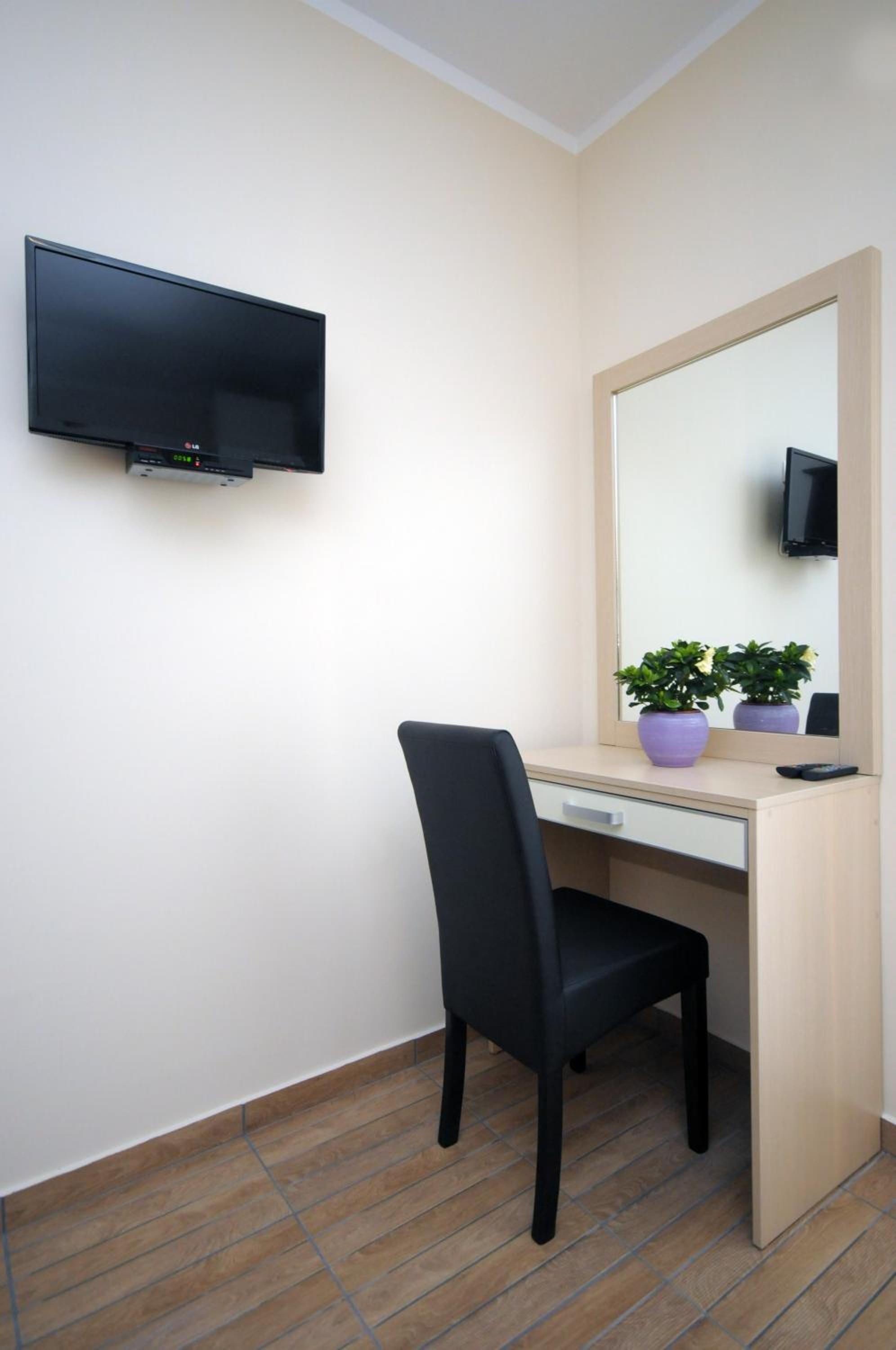 Studio (2 Adults) - Photo 69