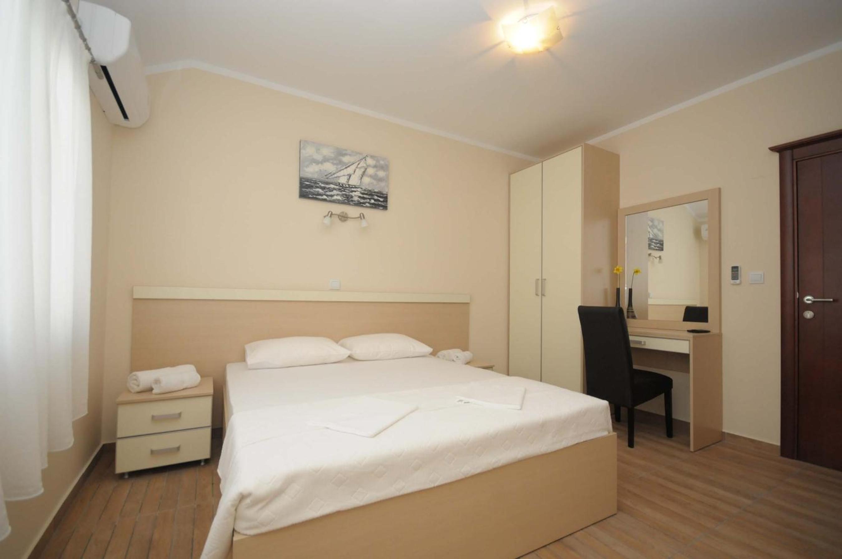 Studio (2 Adults) - Photo 28
