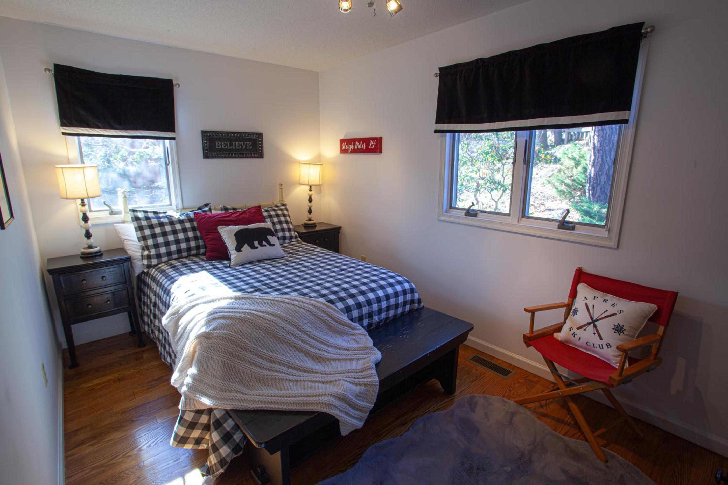 Five-Bedroom House photo 1