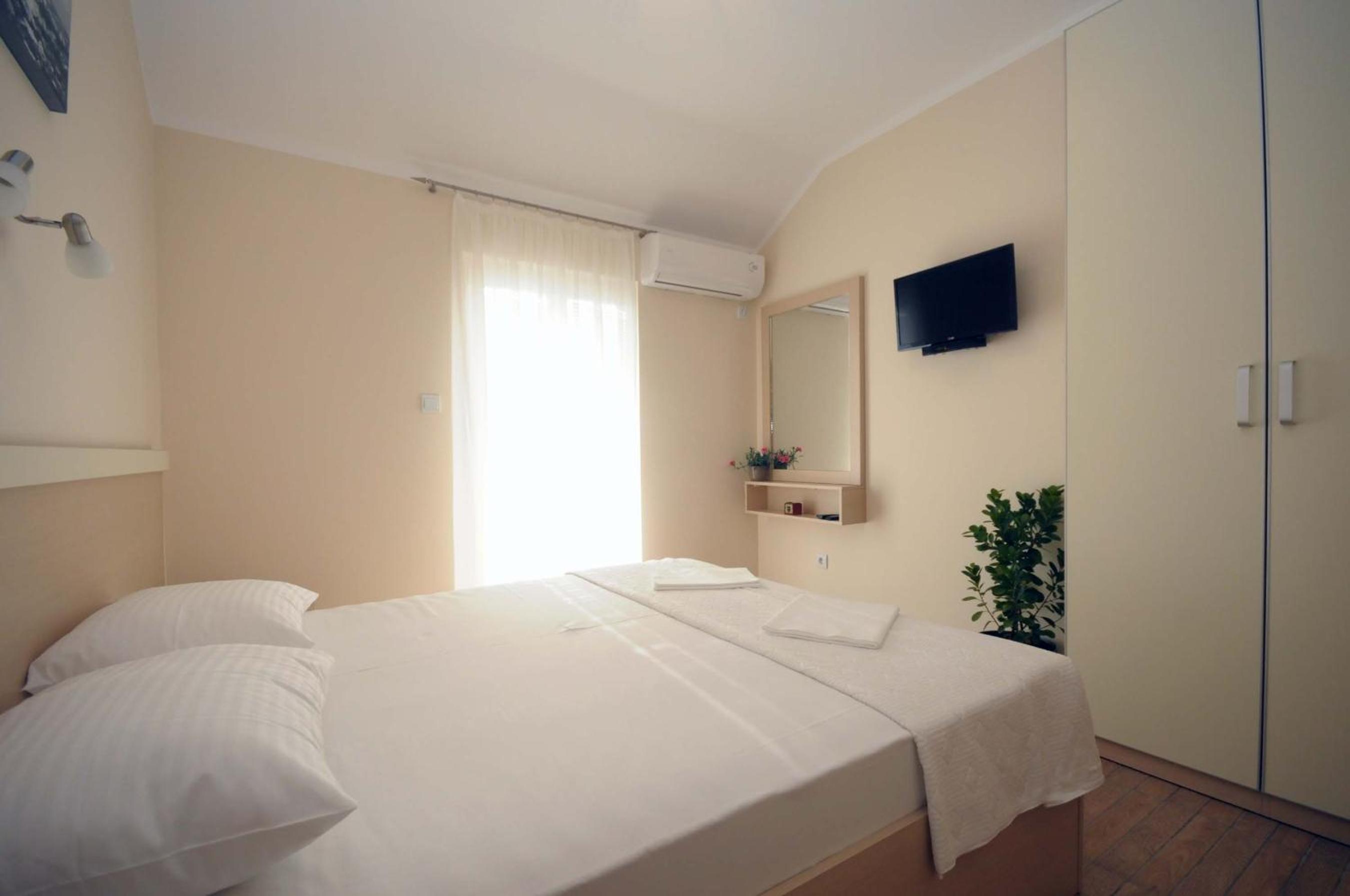 Studio (2 Adults) - Photo 35