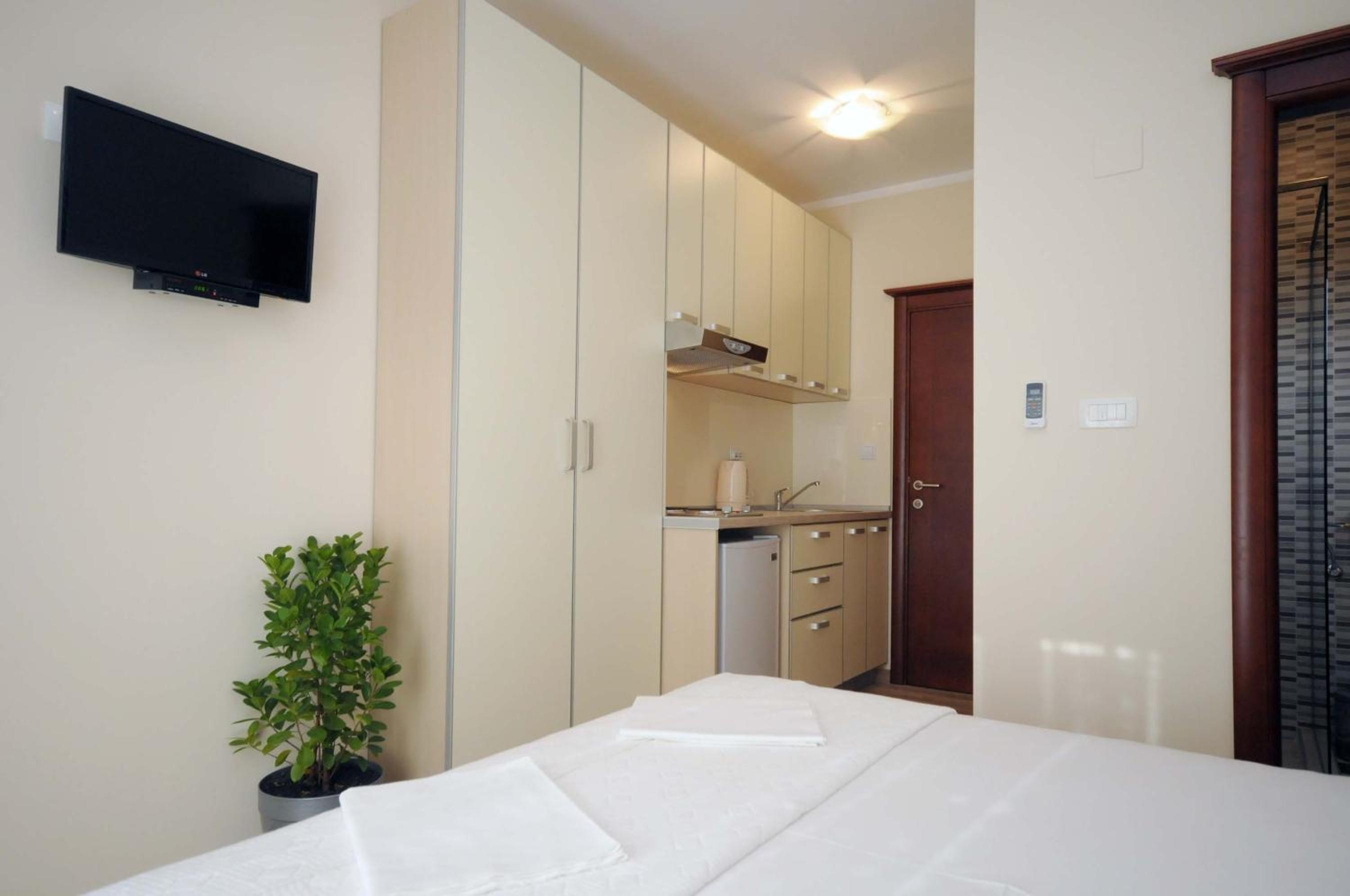 Studio (2 Adults) - Photo 40