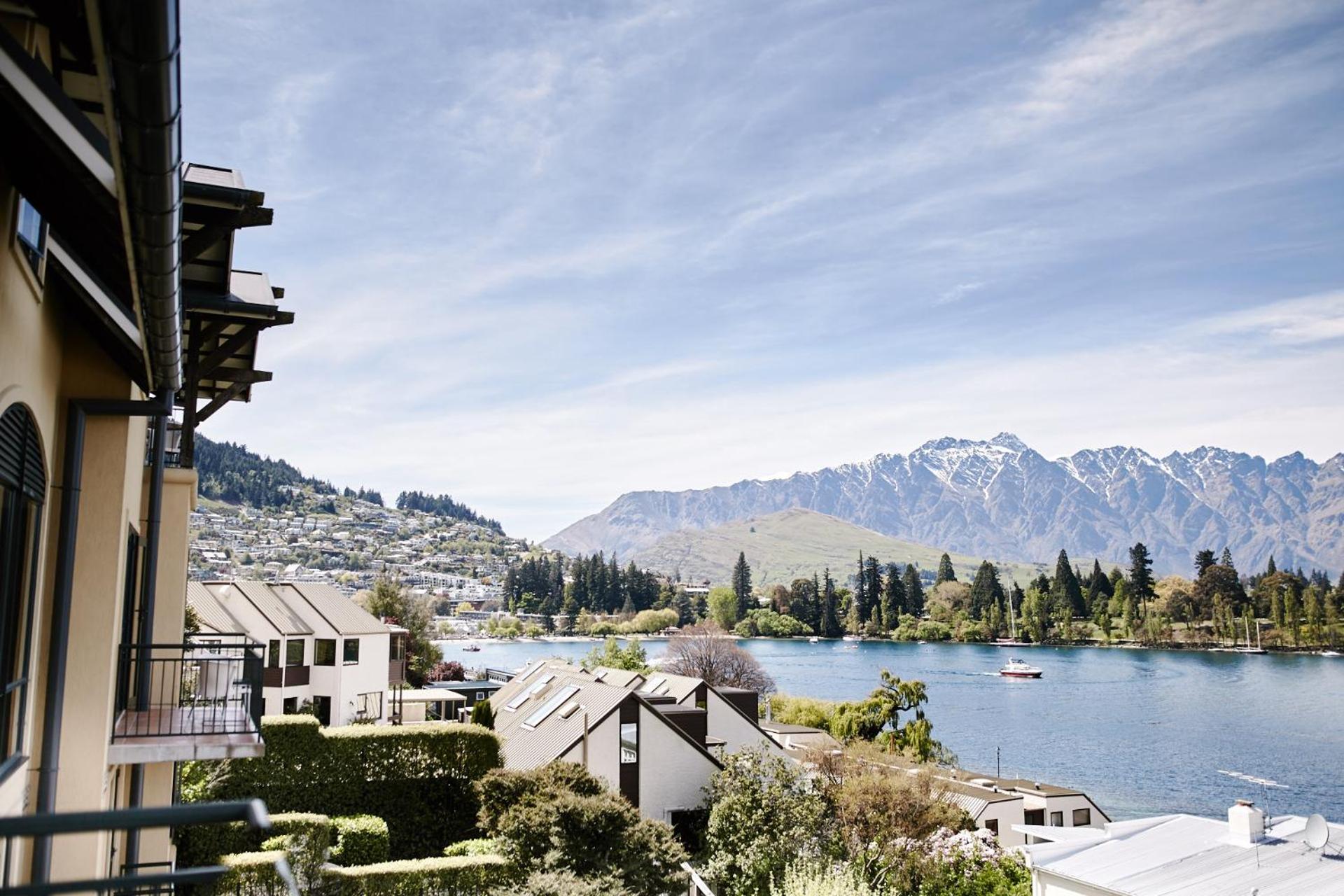 St Moritz King Room with Balcony and Lake View - Photo 3