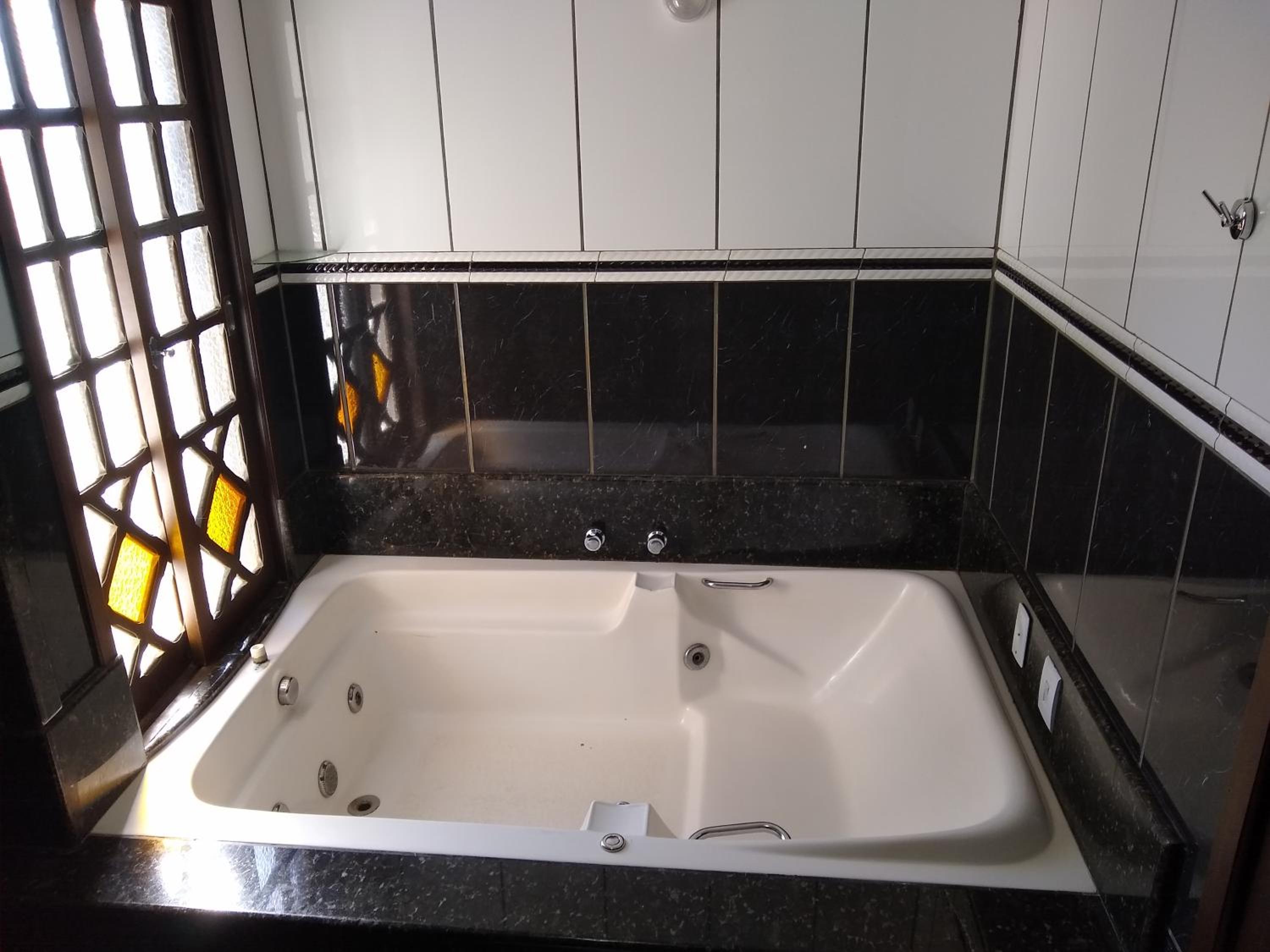 Suite with Spa Bath photo 3