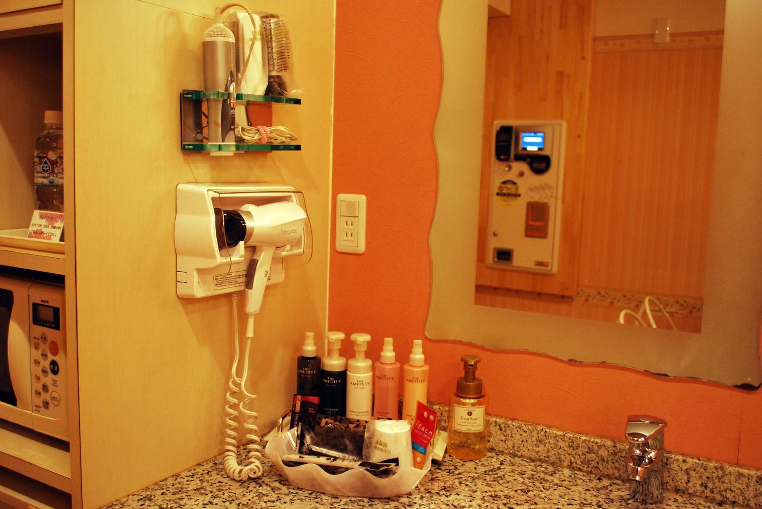 One-Bedroom Suite - Photo 4