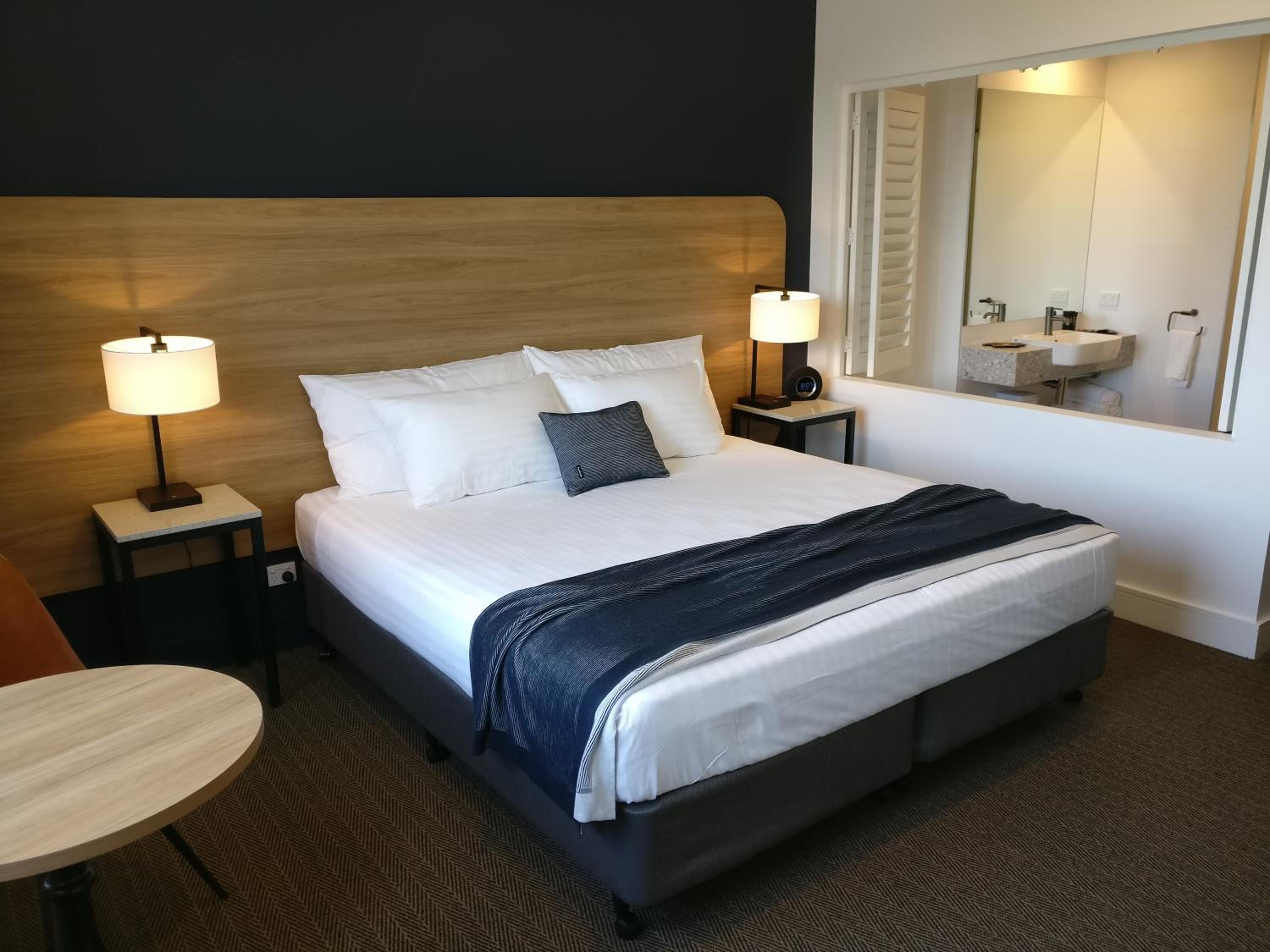 Executive King Room with Spa Bath - Photo 3