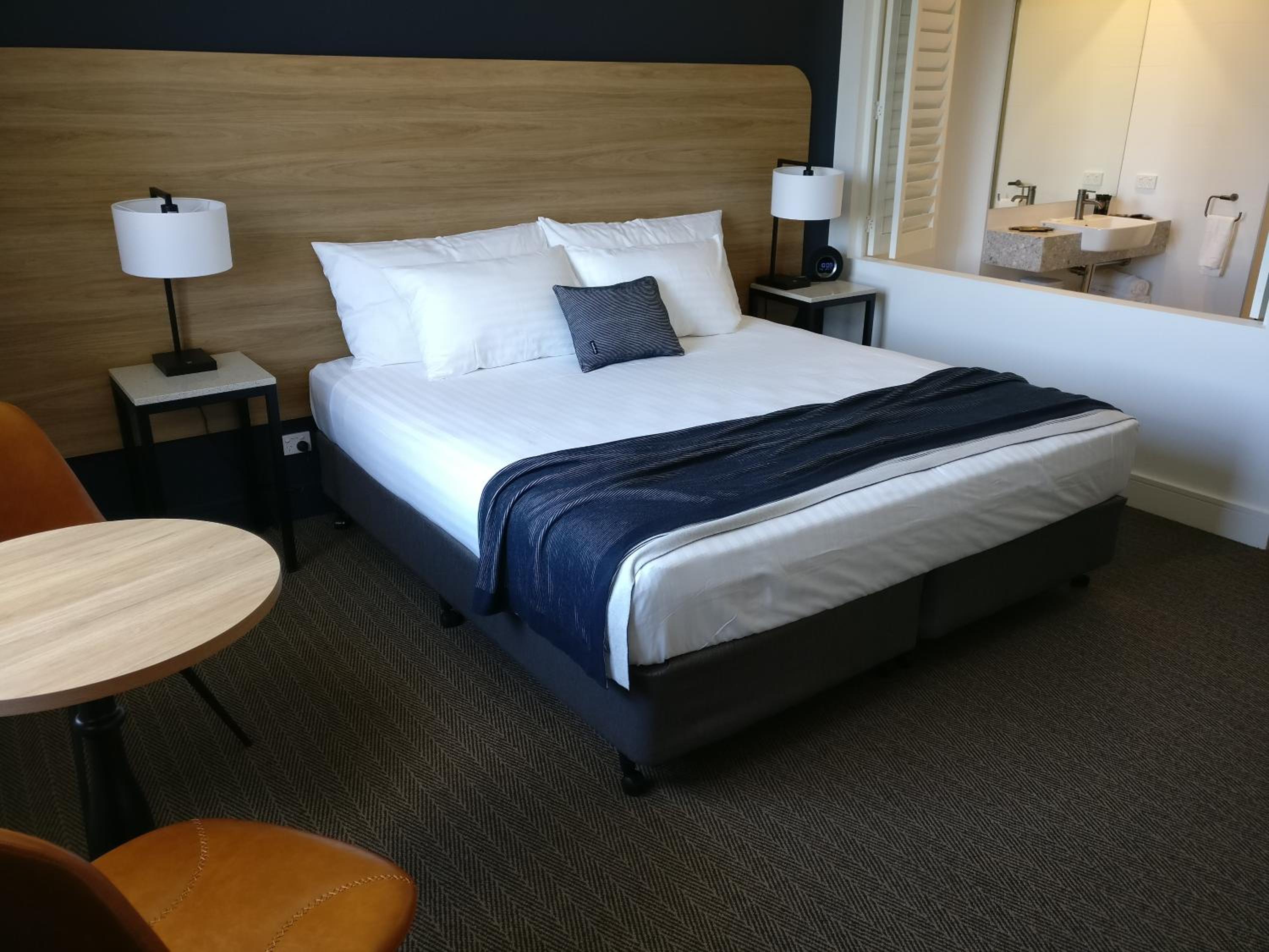 Executive King Room with Spa Bath - Photo 4
