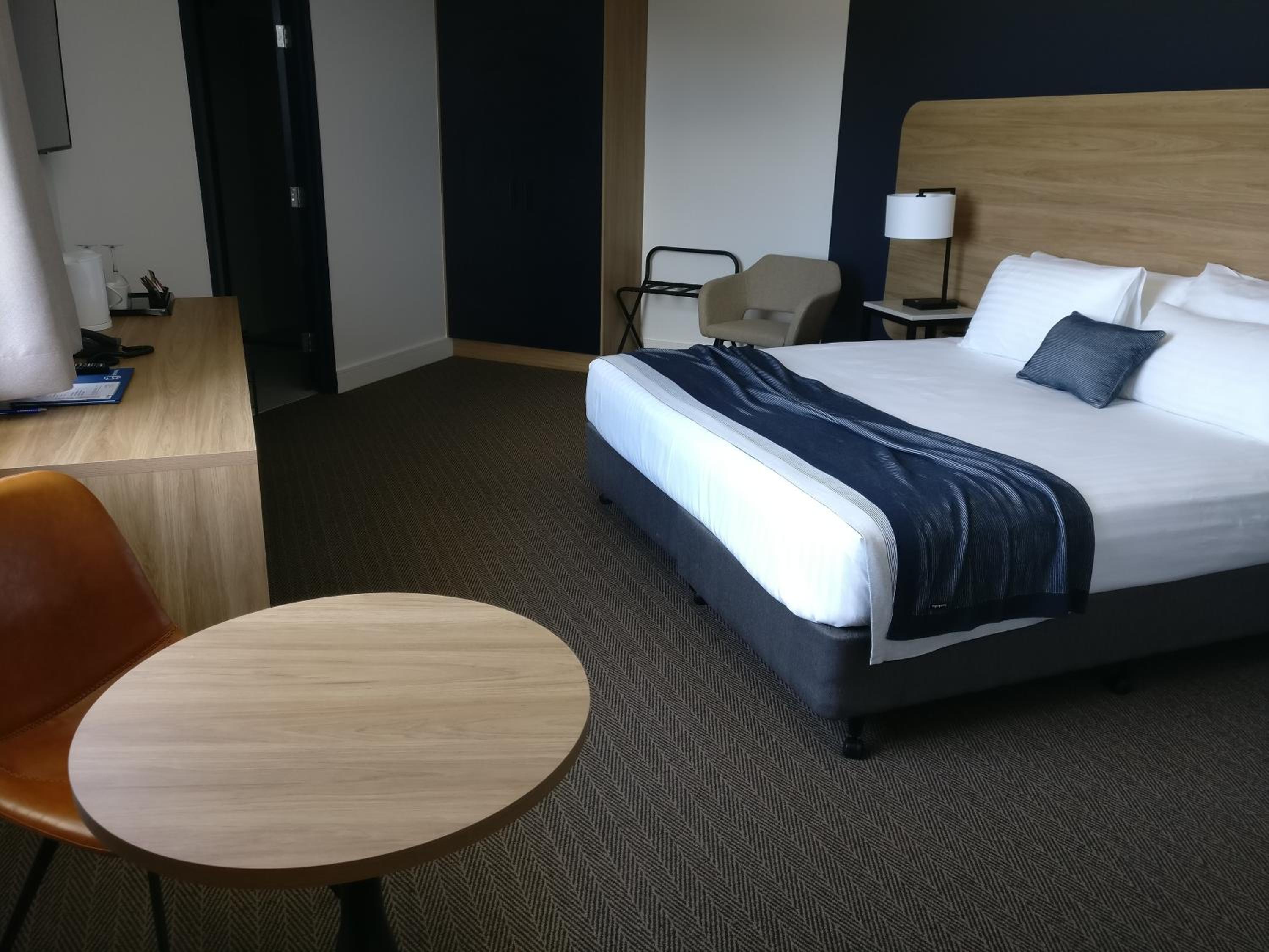 Disabled Executive King Room - Photo 5