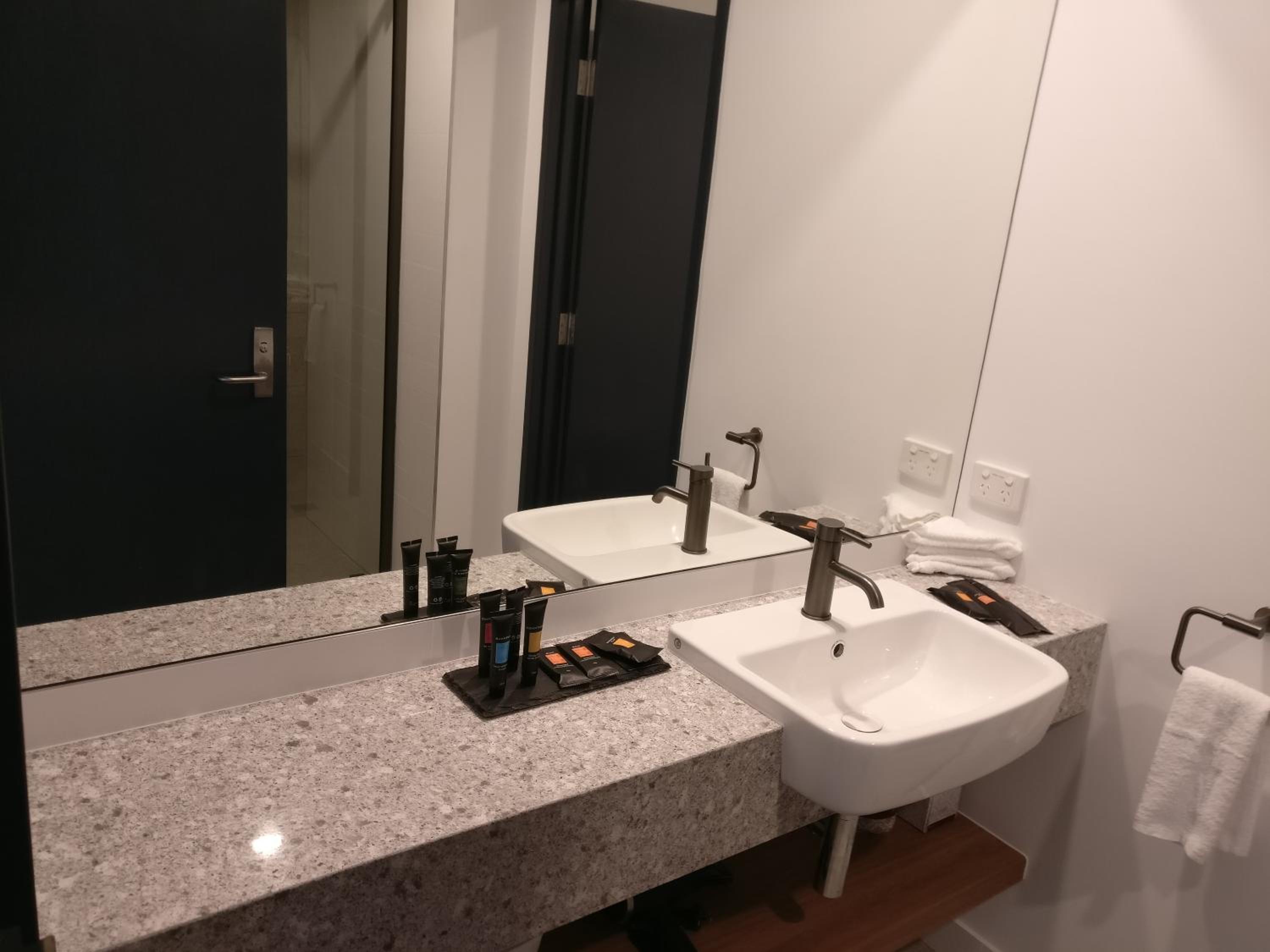 Executive Queen & Single Room - Photo 3