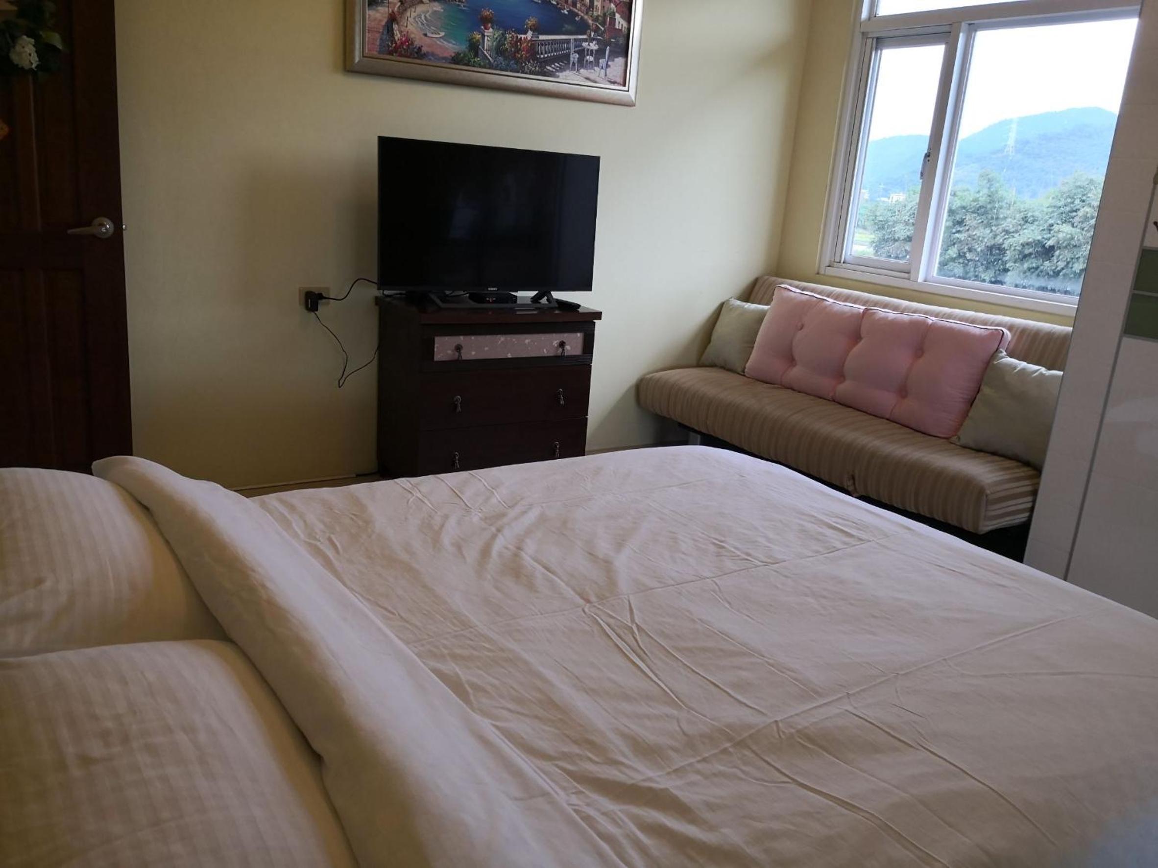 Quadruple Room with Private Bathroom photo 1