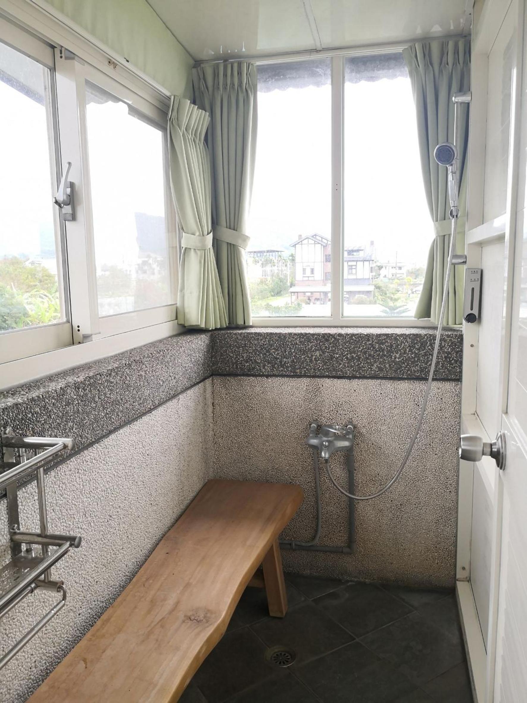 Quadruple Room with Private Bathroom photo 2