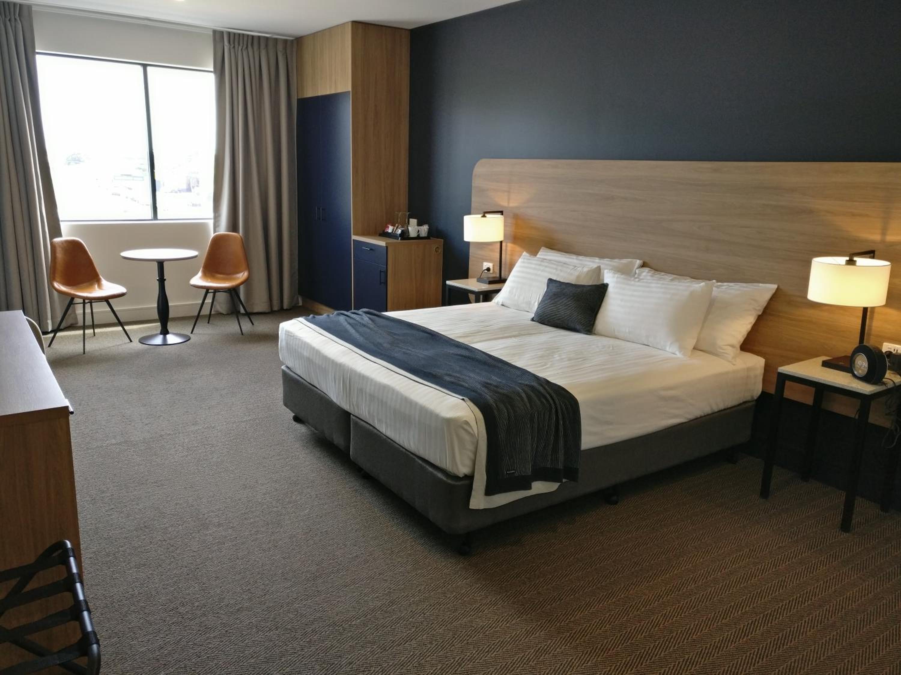 Disabled Executive King Room - Photo 4
