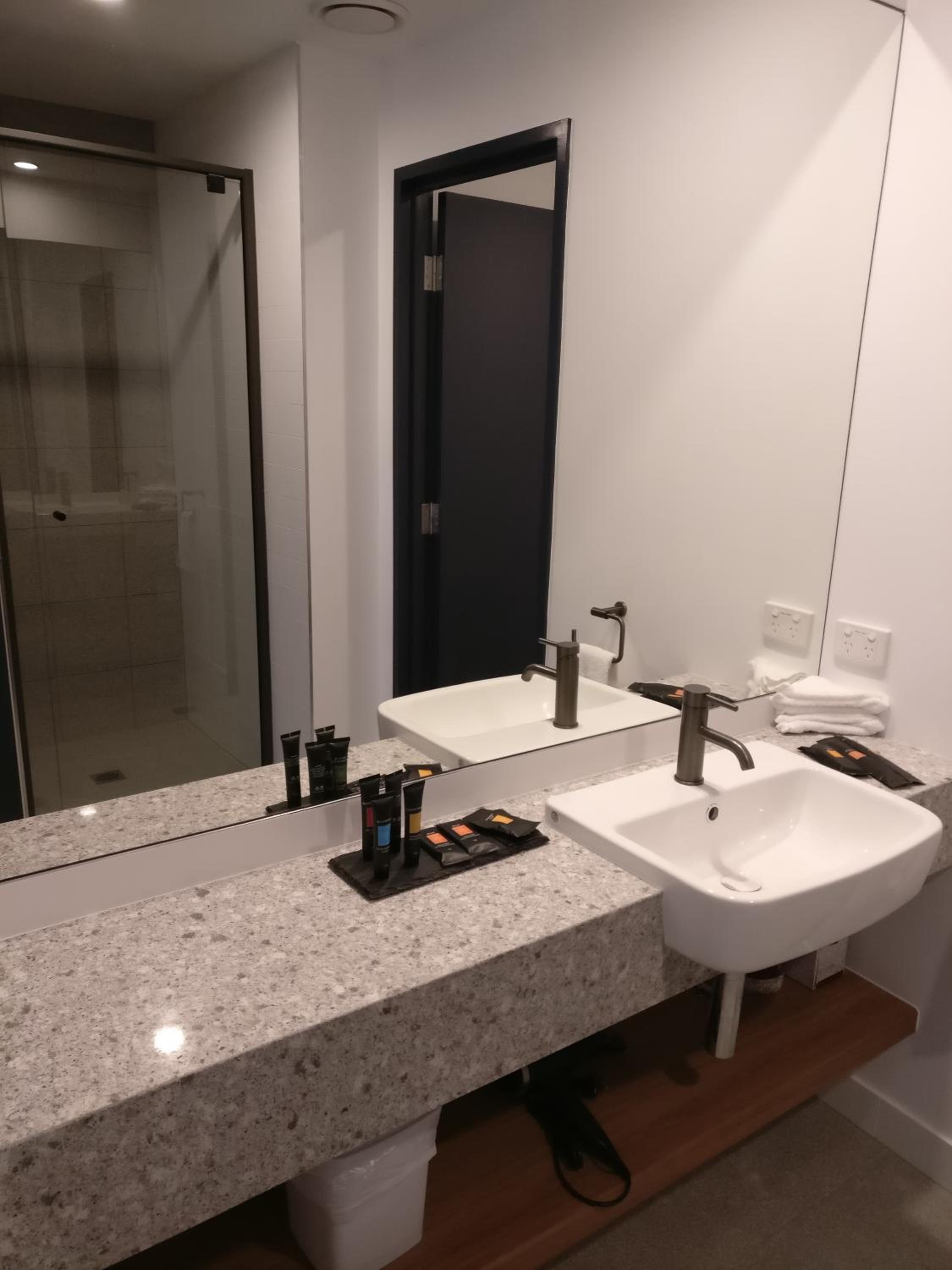 Executive King or Twin Room - Photo 3